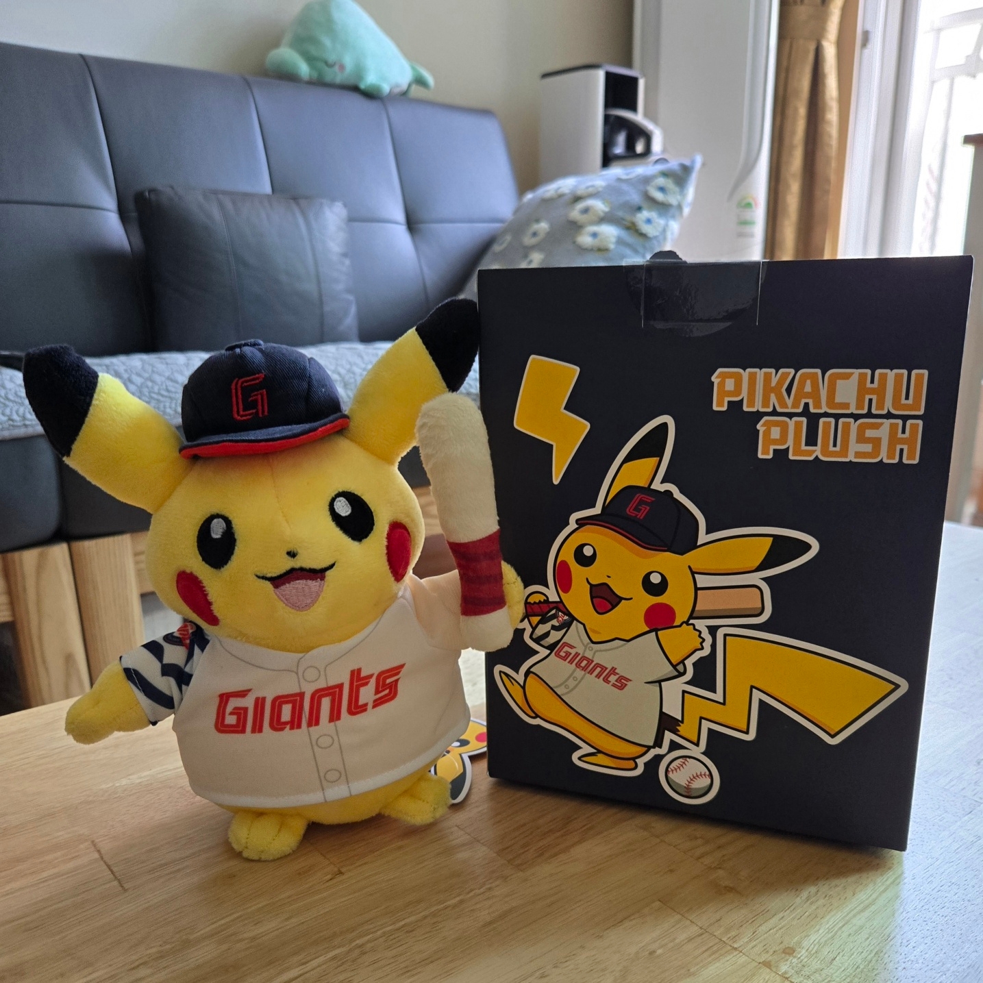 Pokemon x Lotte Giants Pikachu Plush Yellow 착용 스타일