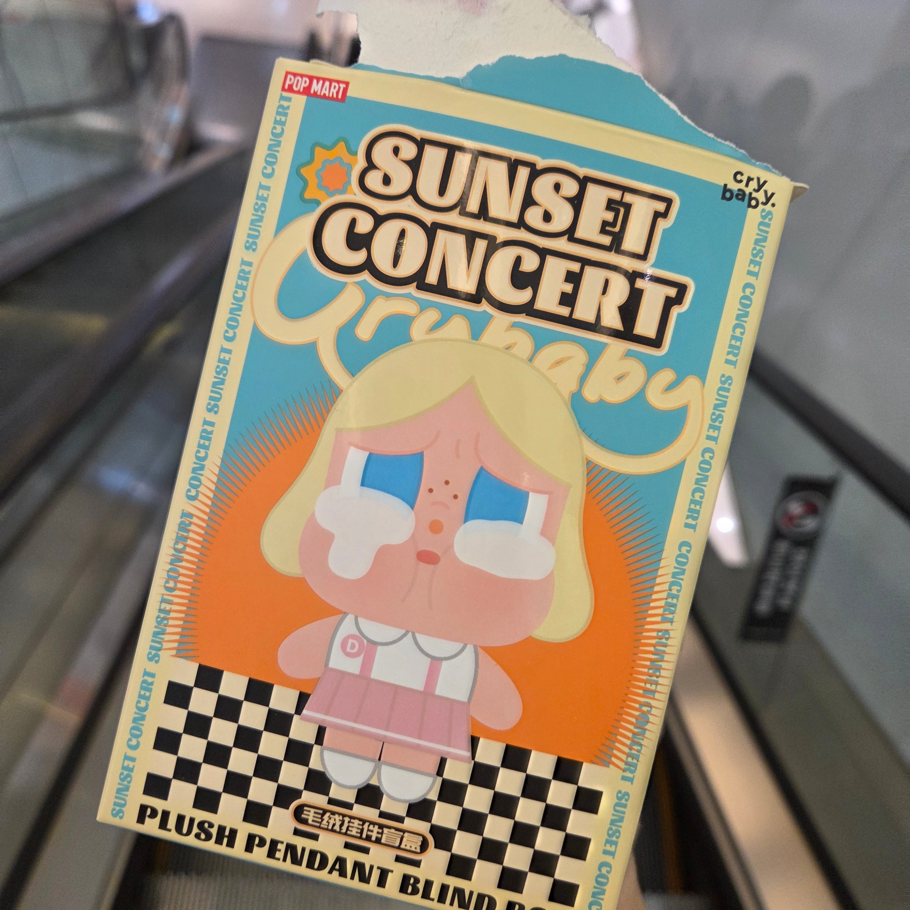Pop Mart Crybaby Sunset Concert Series Keyring Sealed Case (1 Blind Box) 착용 스타일 - 1