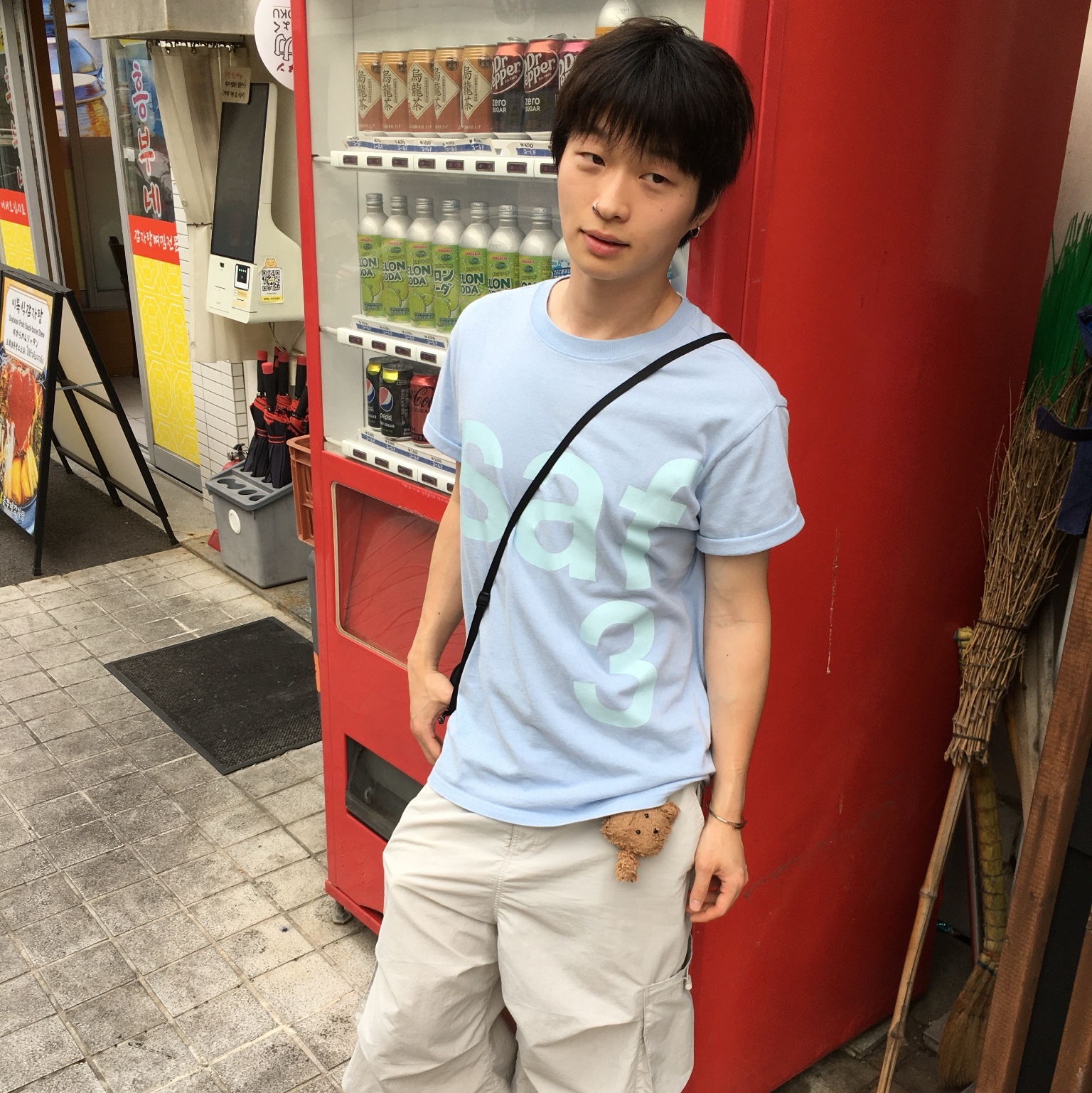 [KREAM 단독] Safarispot Basic Safari T-Shirt Sky 착용 스타일 - 2