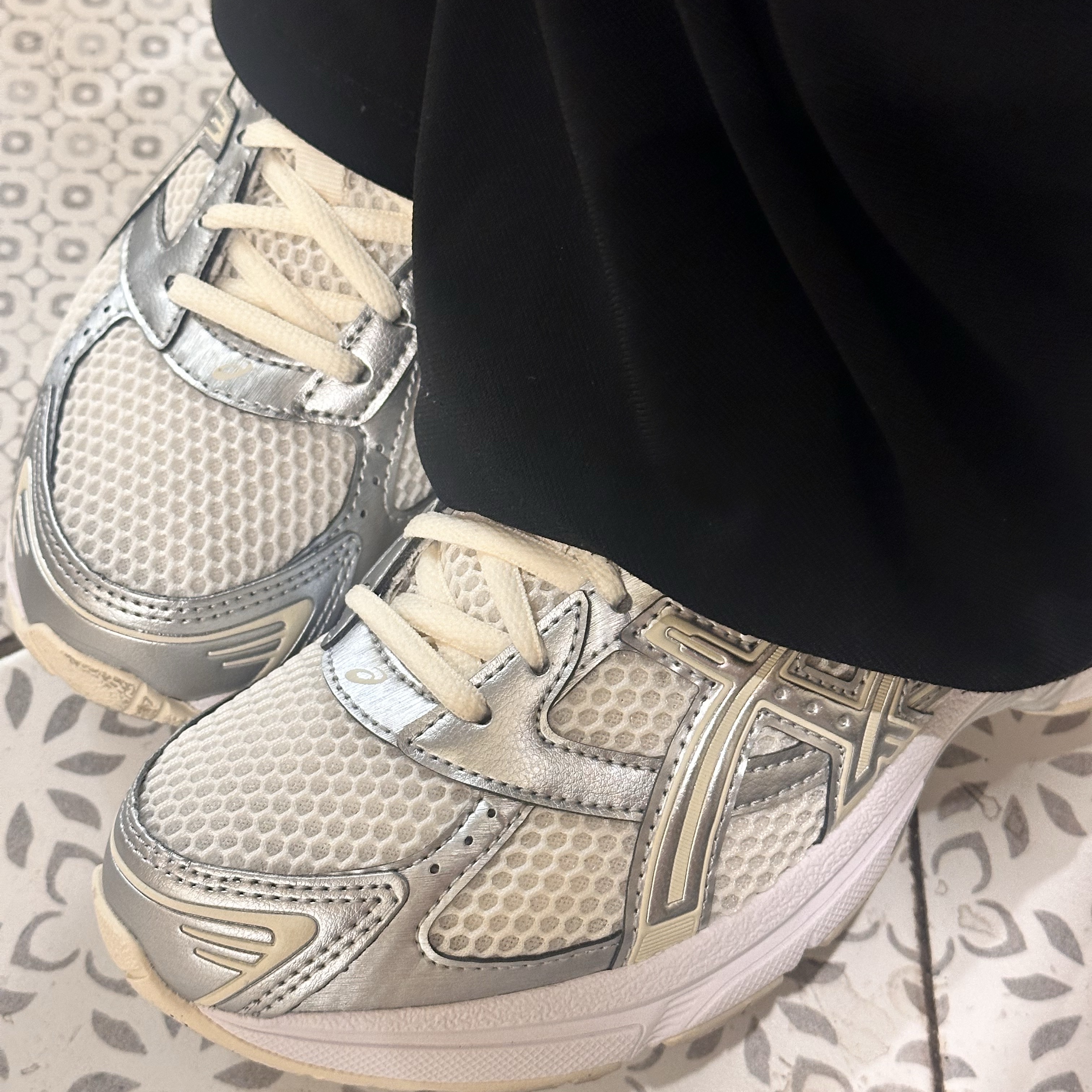 (W) Asics Gel-1130 Cream Pure Silver 착용 스타일 - 1