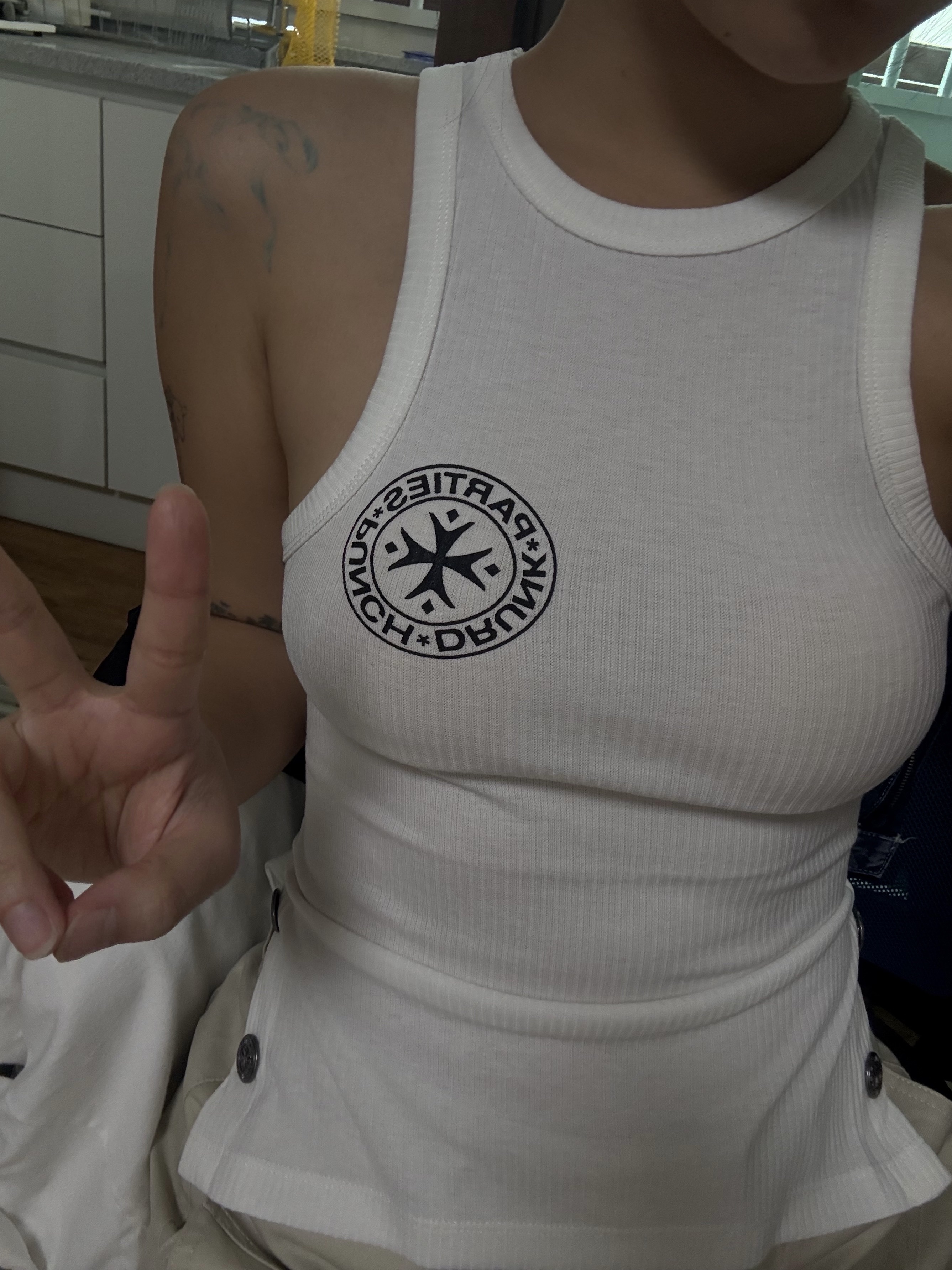 Punch Drunk Parties Mother's Worry Tank Top White 착용 스타일