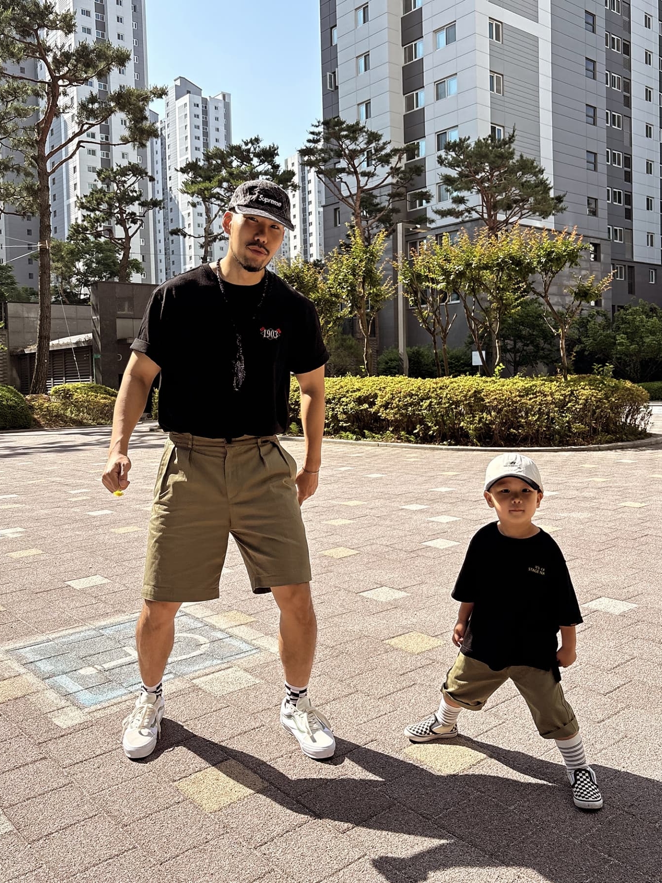 Vans ComfyCush Old Skool Growing Everyday White Green, Supreme Punched Denim Camp Cap Black - 23FW 착용 스타일 - 2
