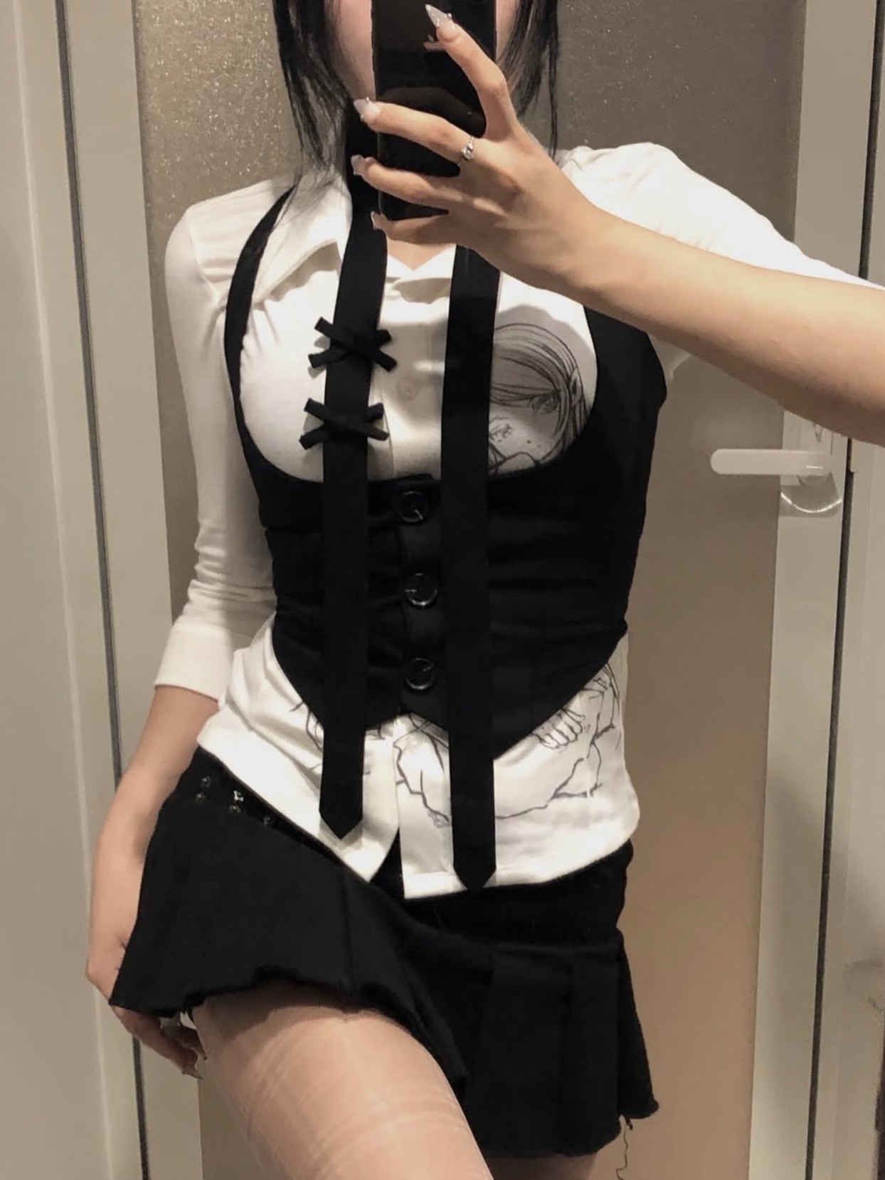 Bonnae Star Rivet Pleated Skort Black, Bonnae Star Rivet Pleated Skort Ivory 착용 스타일