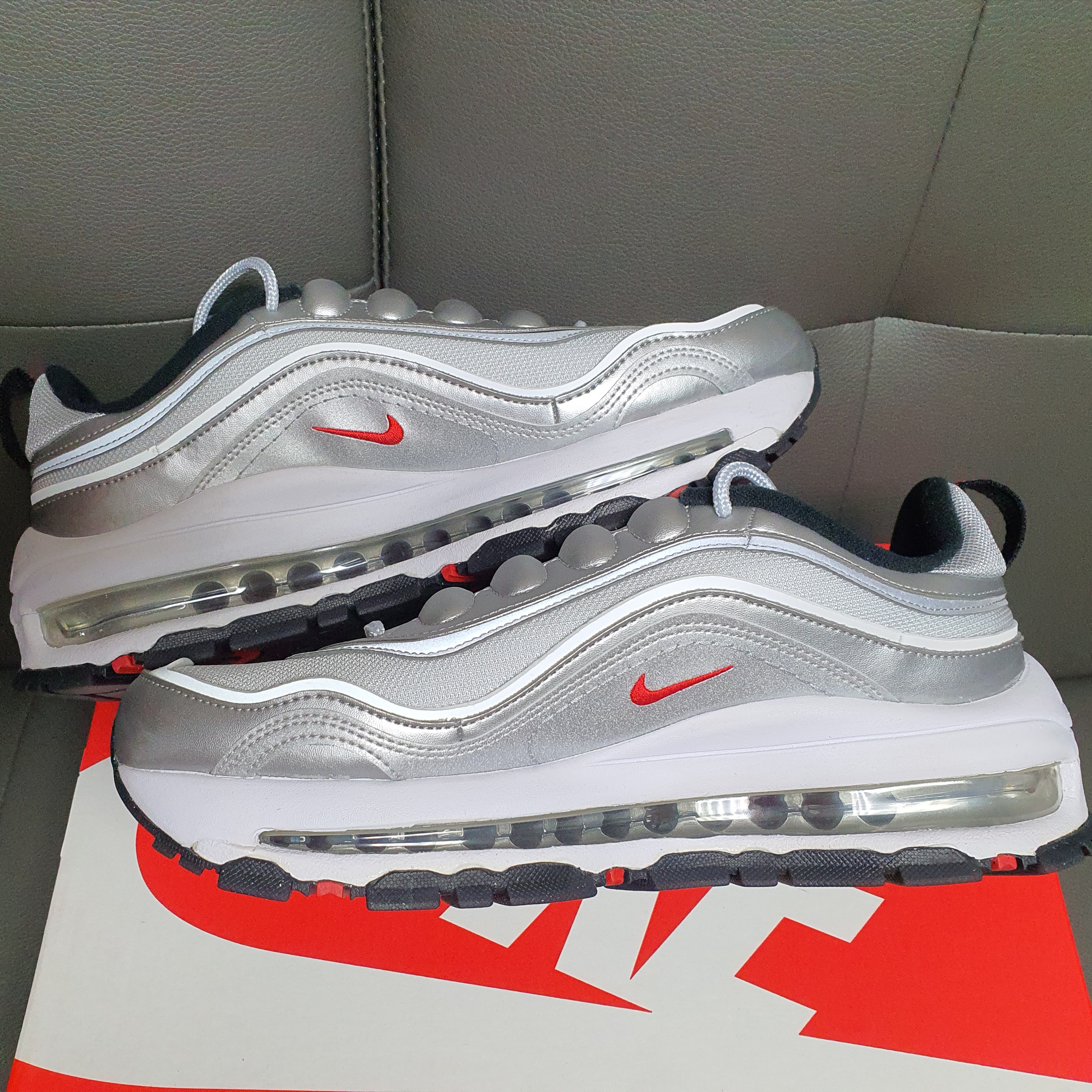 (W) Nike Air Max 97 Futura Metallic Silver Pure Platinum 착용 스타일
