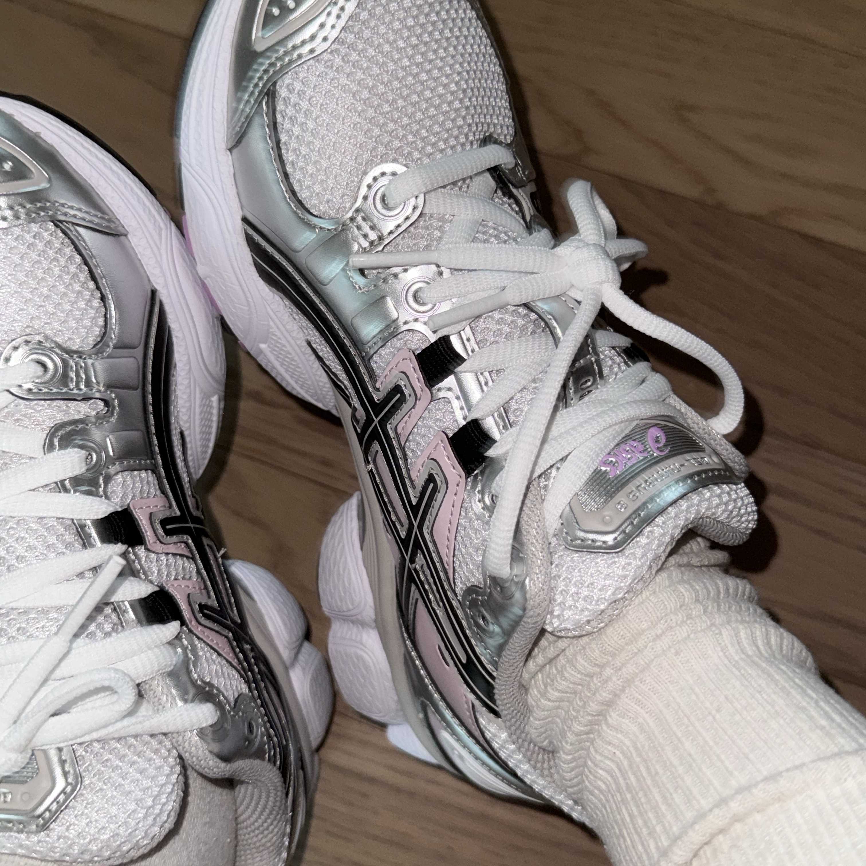 (W) Asics Gel-Nimbus 9 White Black 착용 스타일