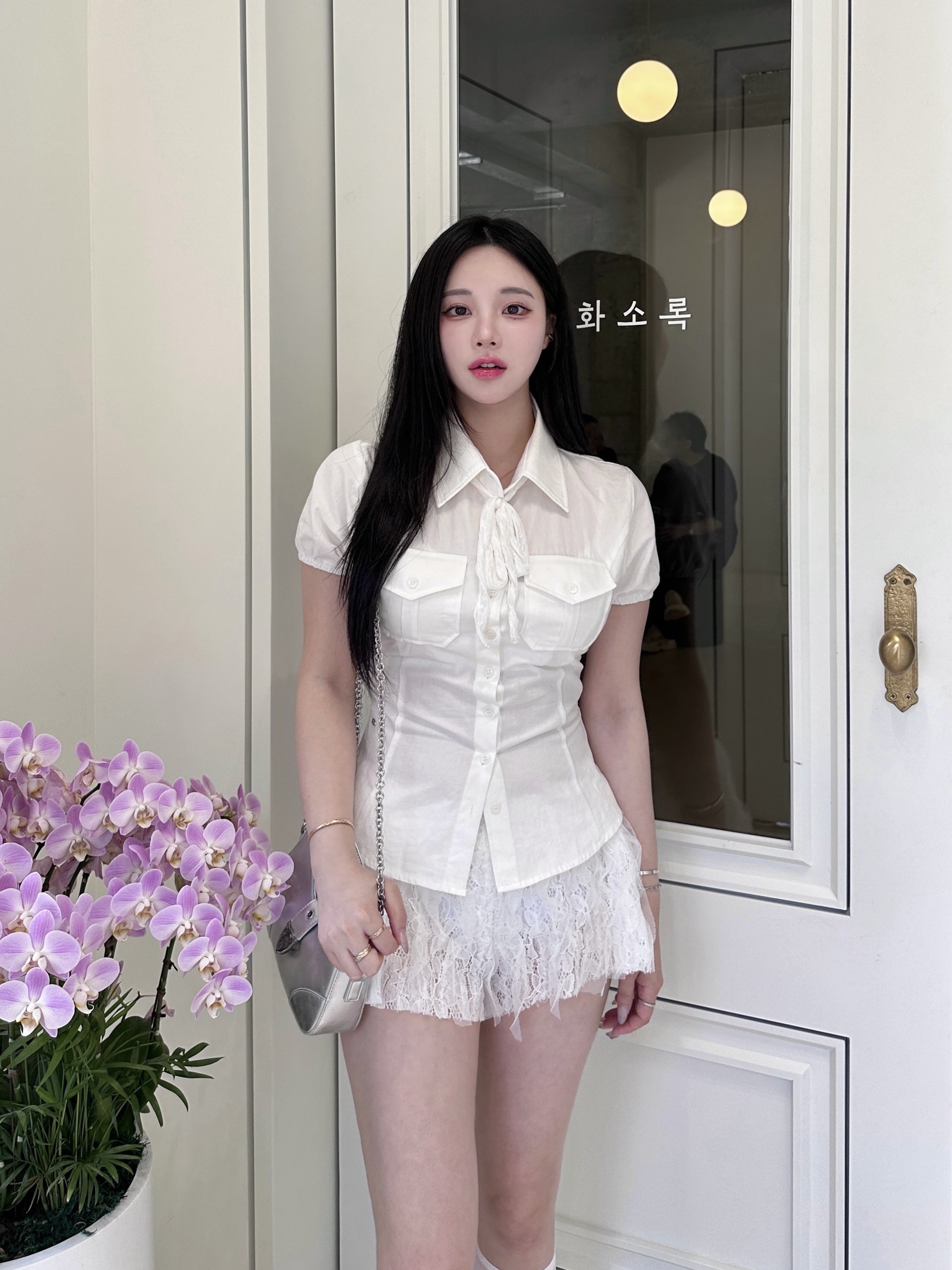 Don't Ask My Plan Lace Frill Floral Shorts - WHITE 착용 스타일 - 3