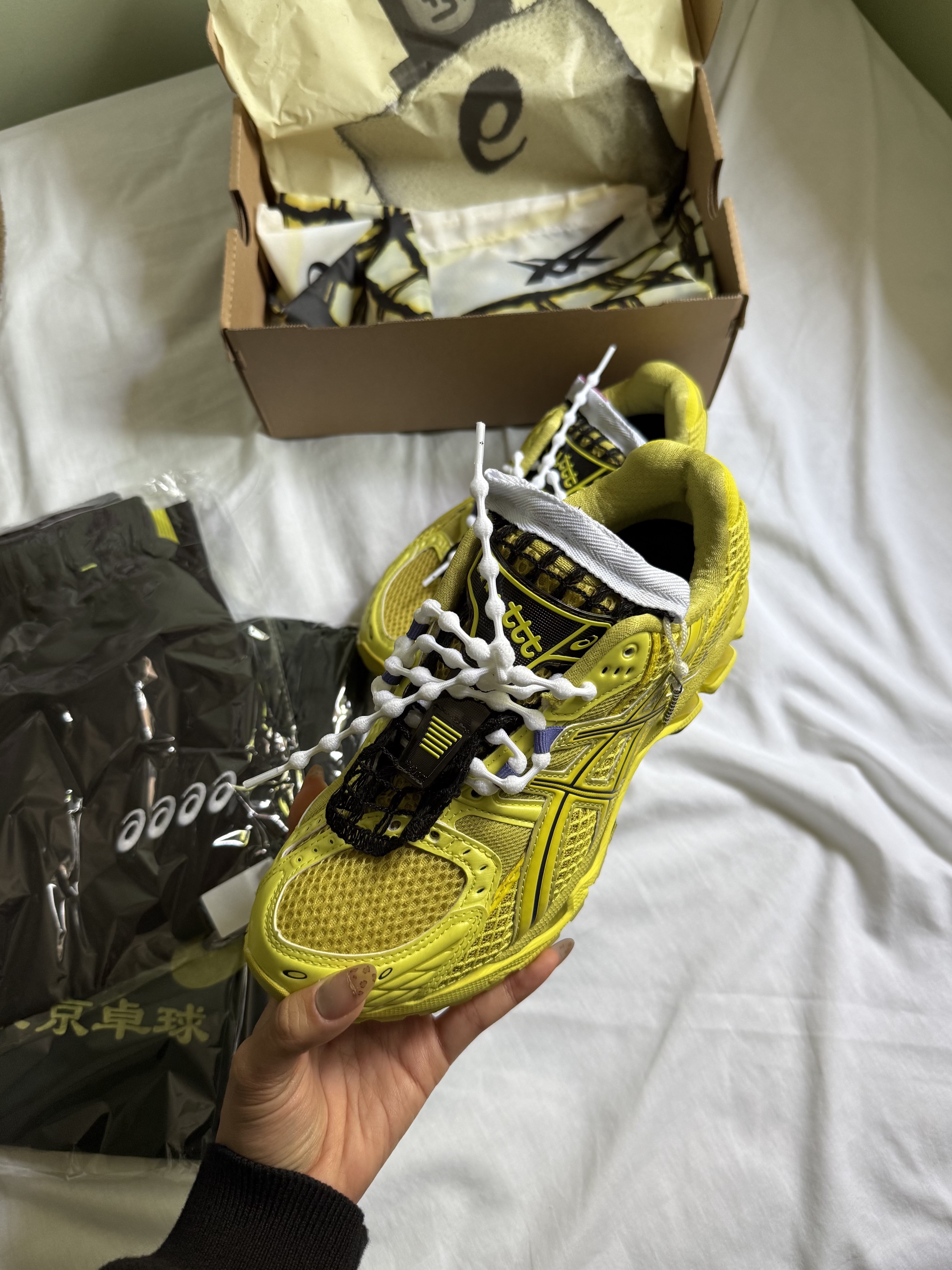 Asics x LTTT Gel-Nimbus 10.1 Lemon Spark Black 착용 스타일