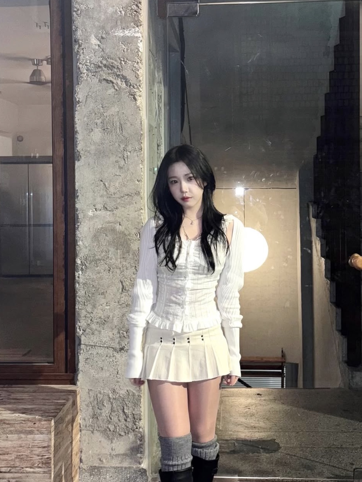 Bonnae Star Rivet Pleated Skort Ivory, Bonnae Star Rivet Pleated Skort Black 착용 스타일