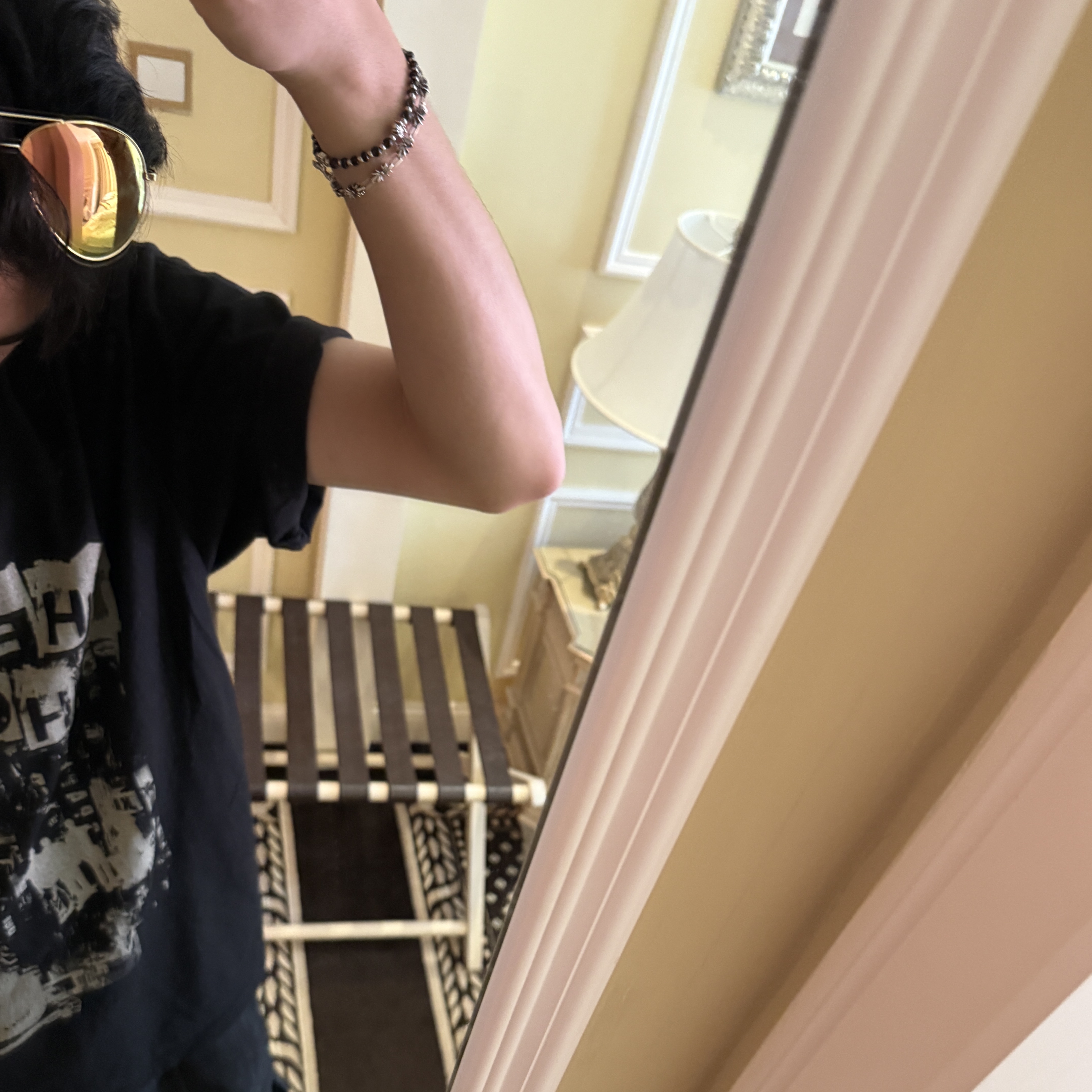 [KREAM 단독] Thevinylhouse Newspaper T-Shirt Black, [KREAM 단독] Scudo Shell Black Pearl Beads Bracelet 착용 스타일 - 2