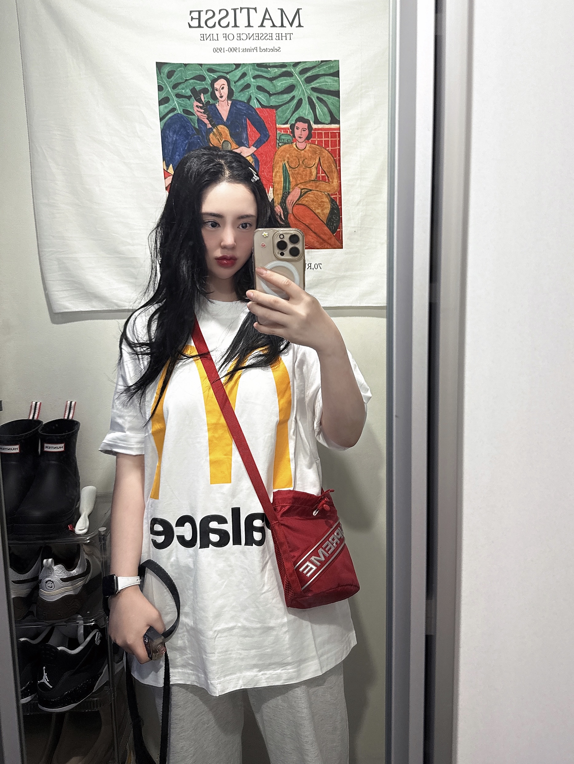 Palace x McDonald's Logo T-Shirt White - 23FW, Supreme Small Cinch Pouch Red - 23FW 착용 스타일
