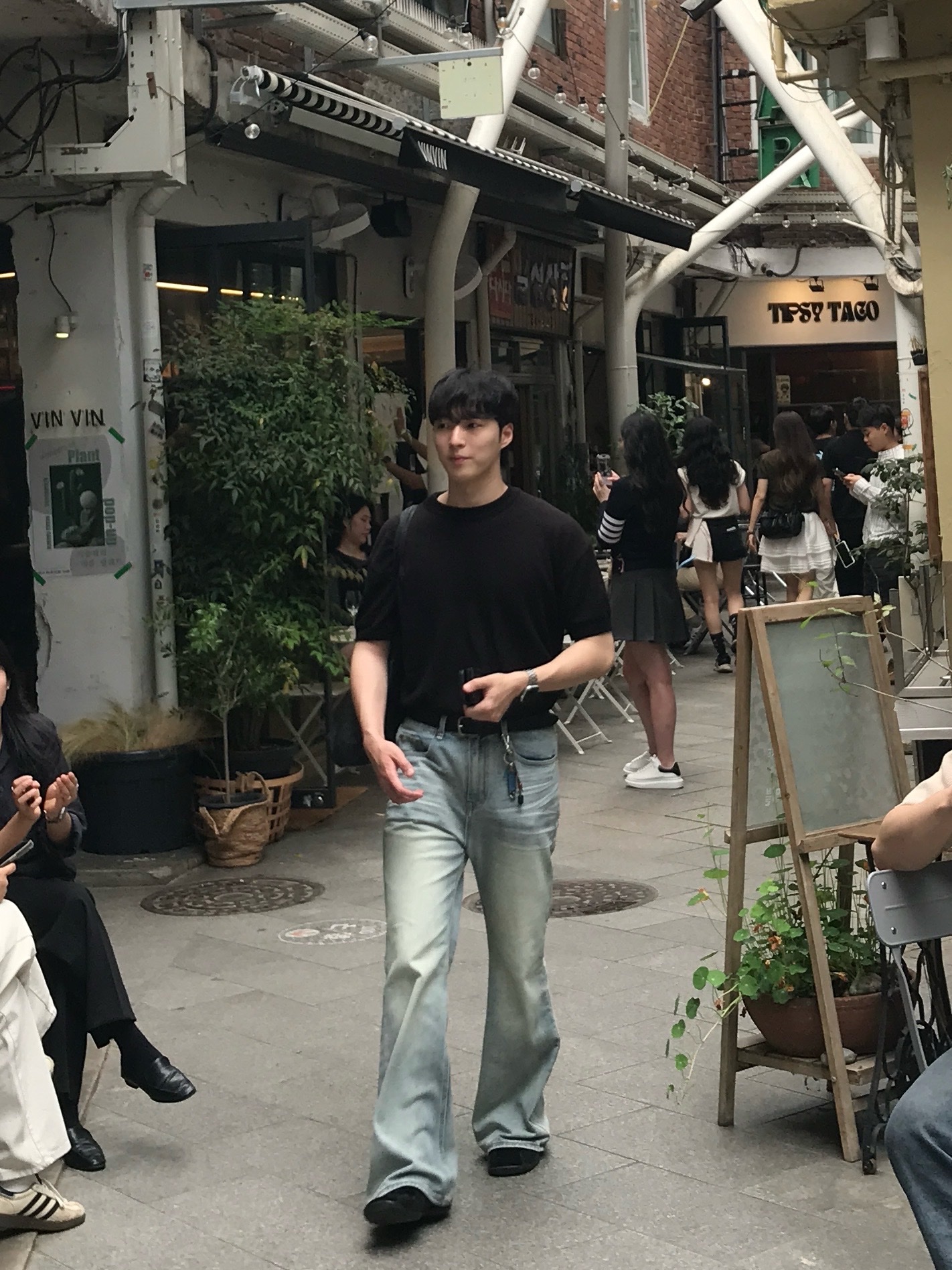Millo Archive Lump Two Way Bag Black 착용 스타일 - 4