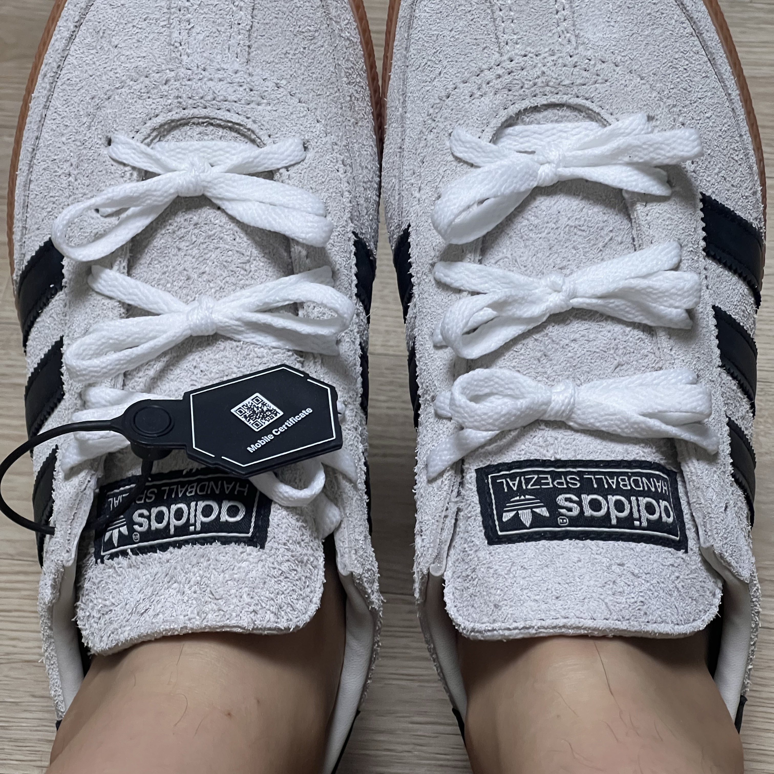 (W) Adidas Spezial Handball Aluminium Core Black 착용 스타일