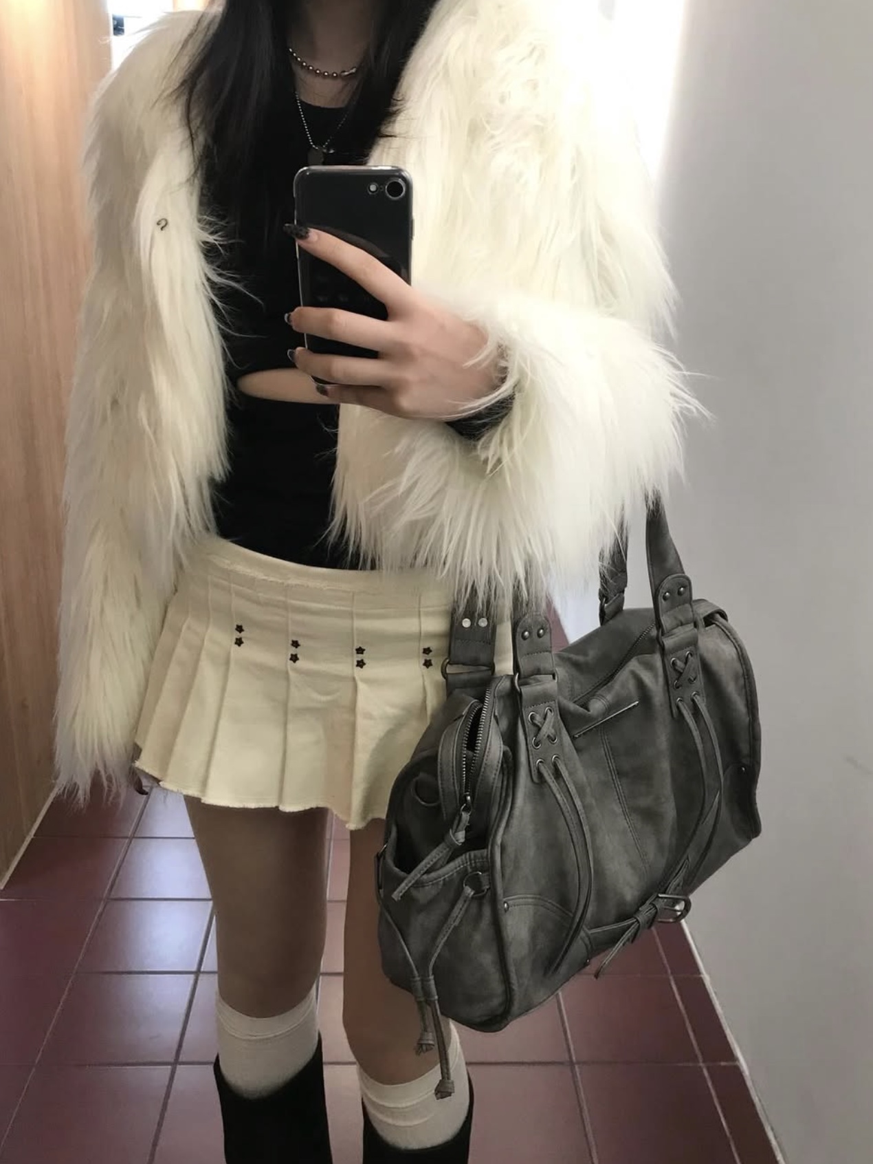 Bonnae Star Rivet Pleated Skort Ivory, Bonnae Star Rivet Pleated Skort Black 착용 스타일