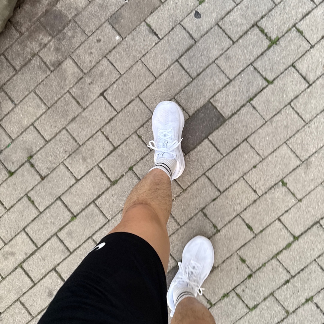 Asics Novablast 5 White Piedmont Grey 착용 스타일