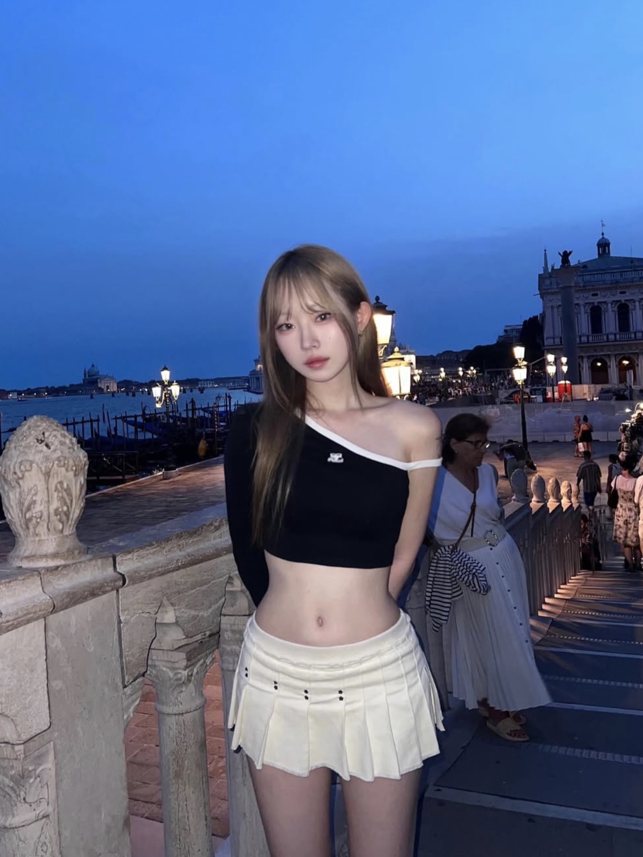 Bonnae Star Rivet Pleated Skort Ivory, Bonnae Star Rivet Pleated Skort Black 착용 스타일