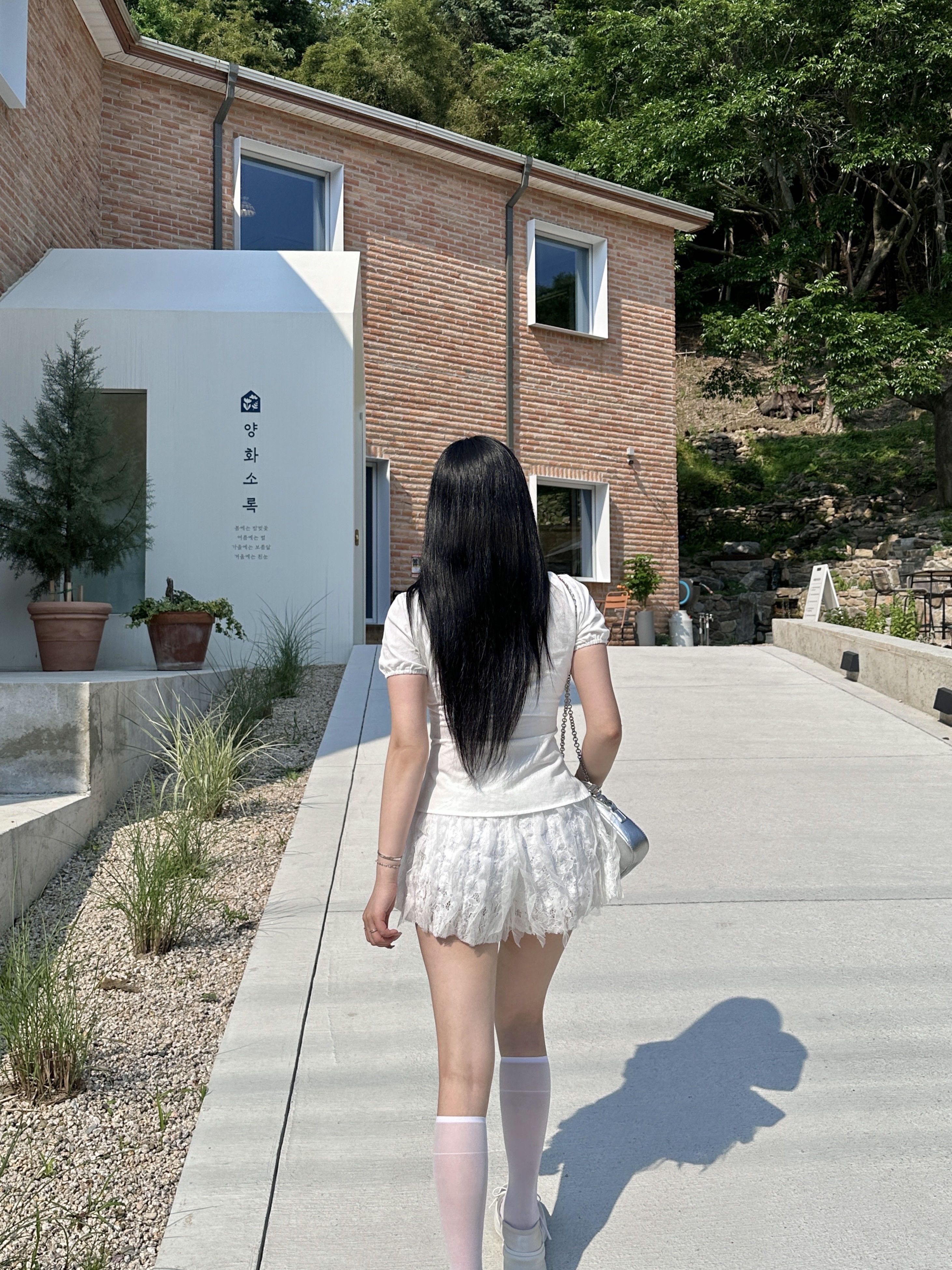 Don't Ask My Plan Lace Frill Floral Shorts - WHITE 착용 스타일 - 6