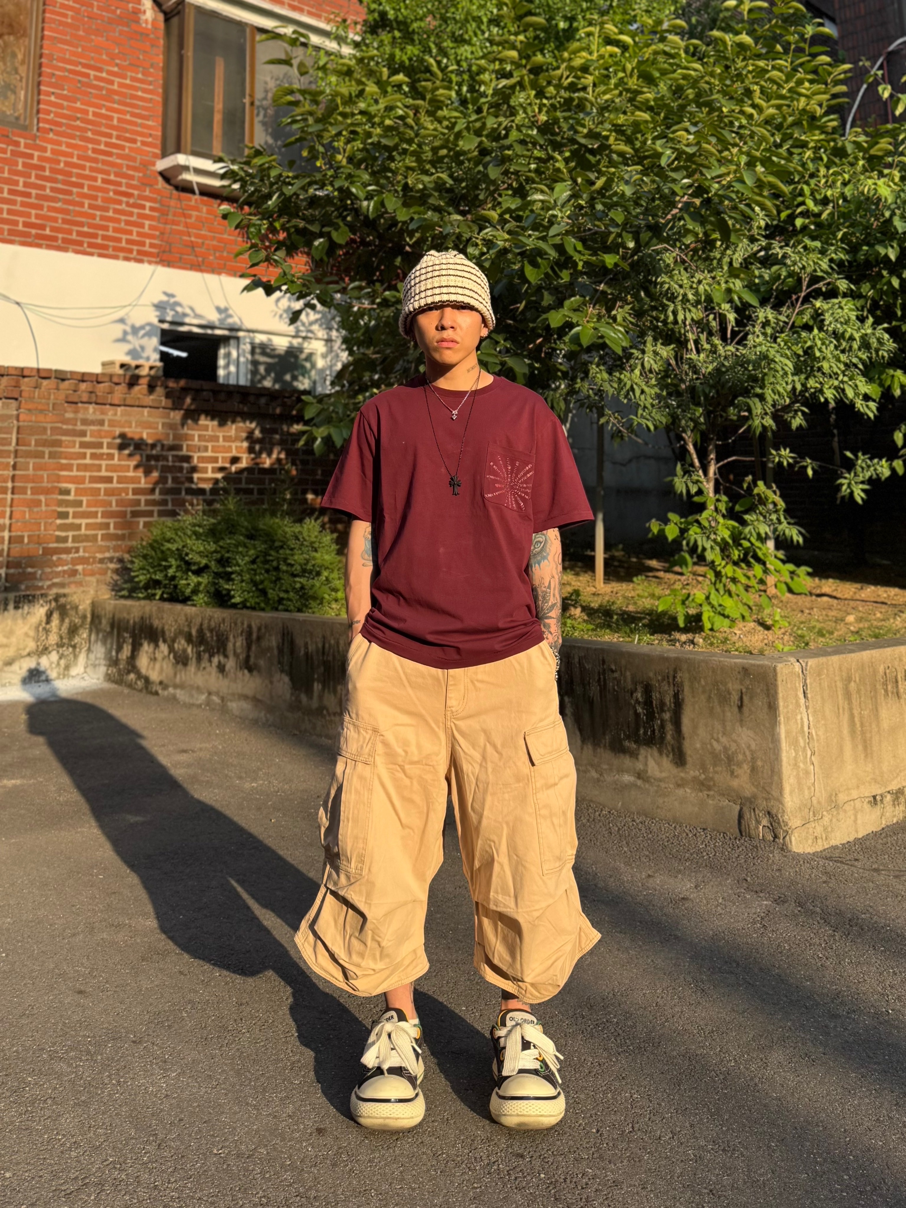 Balenciaga Cargo Sneakers Beige Grey Red 착용 스타일 - 3