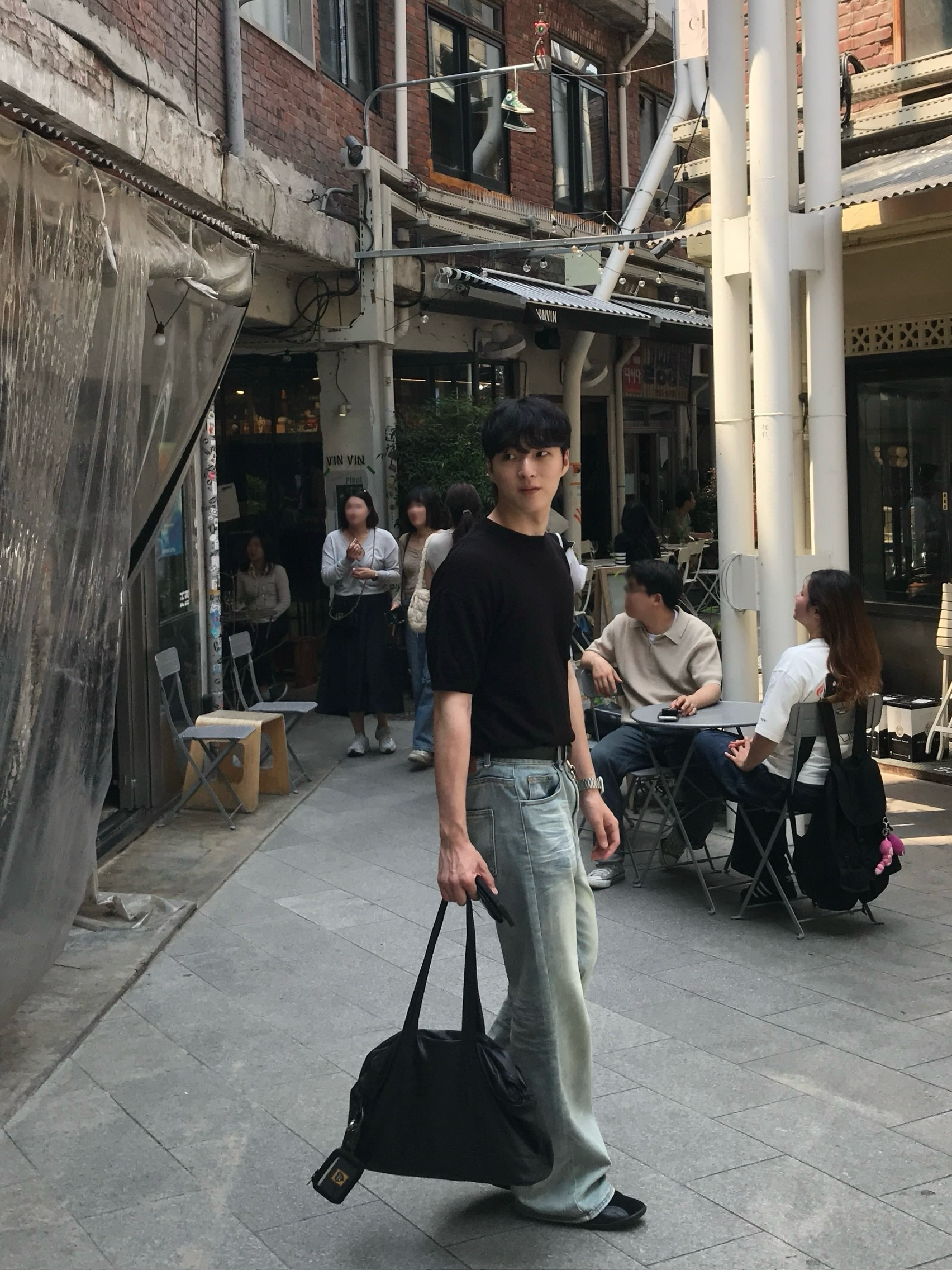 Millo Archive Lump Two Way Bag Black 착용 스타일 - 5