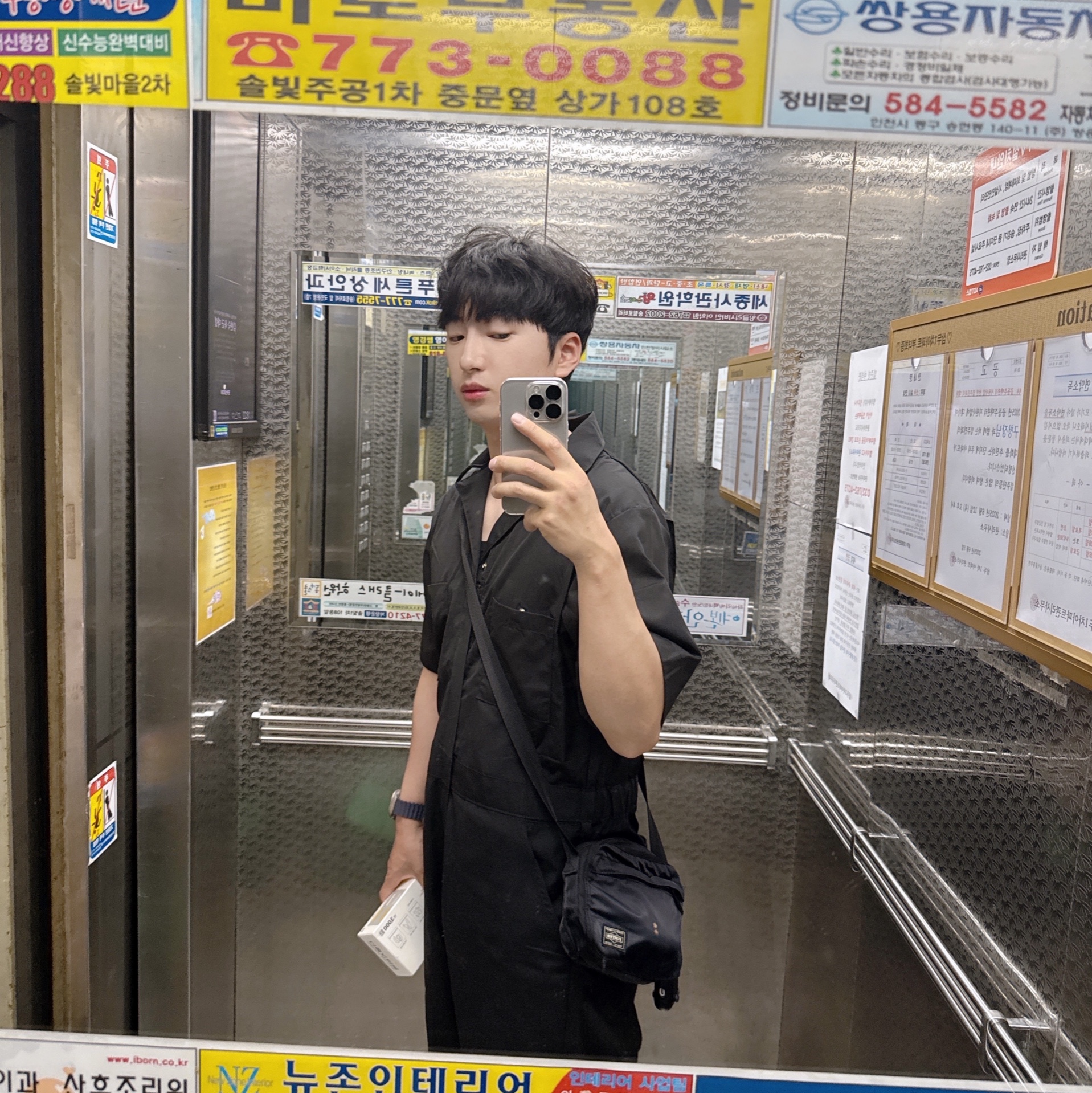 Porter Frame Shoulder Bag Black 착용 스타일