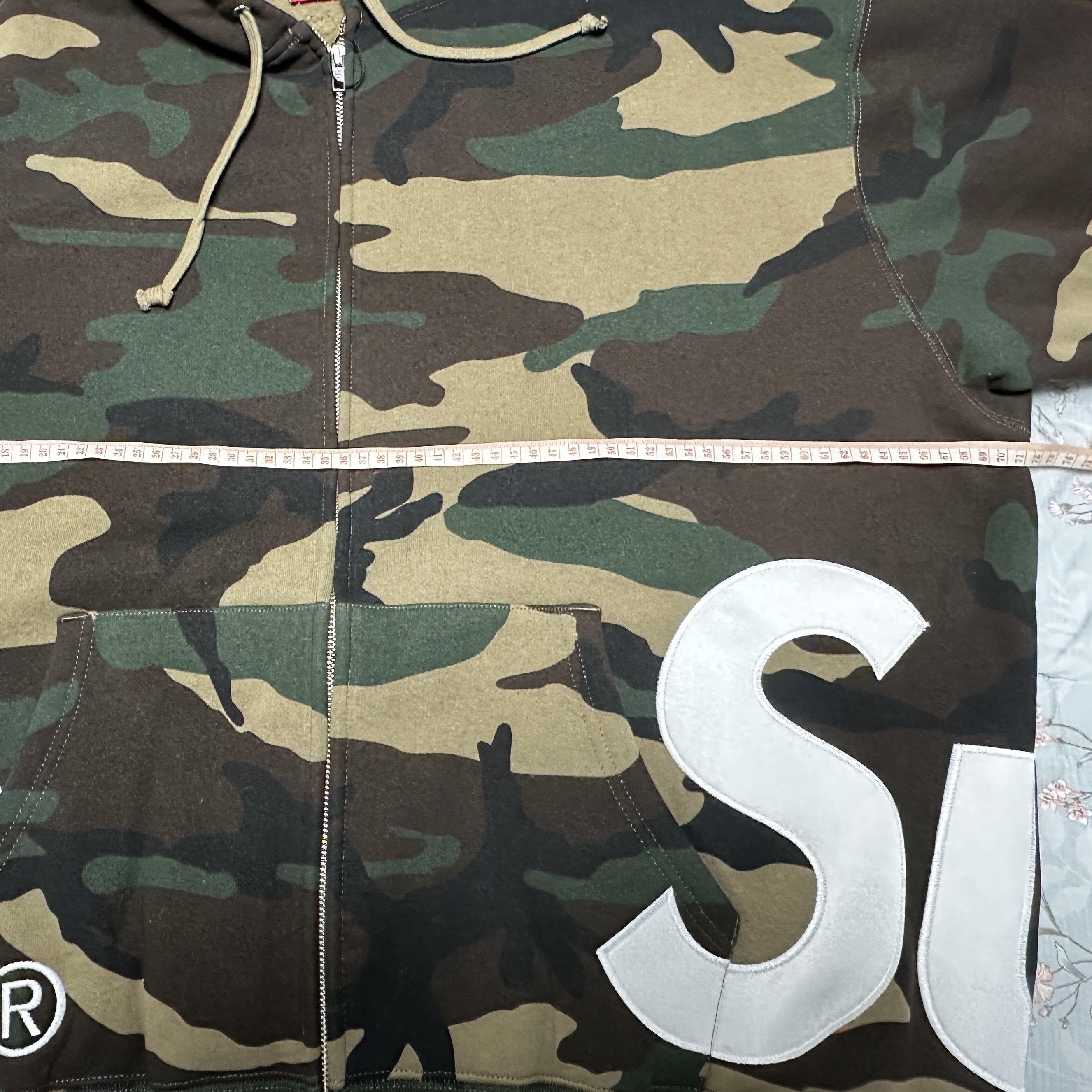 Supreme Big Logo Zip Up Hooded Sweatshirt Woodland Camo - 25SS 착용 스타일 - 2