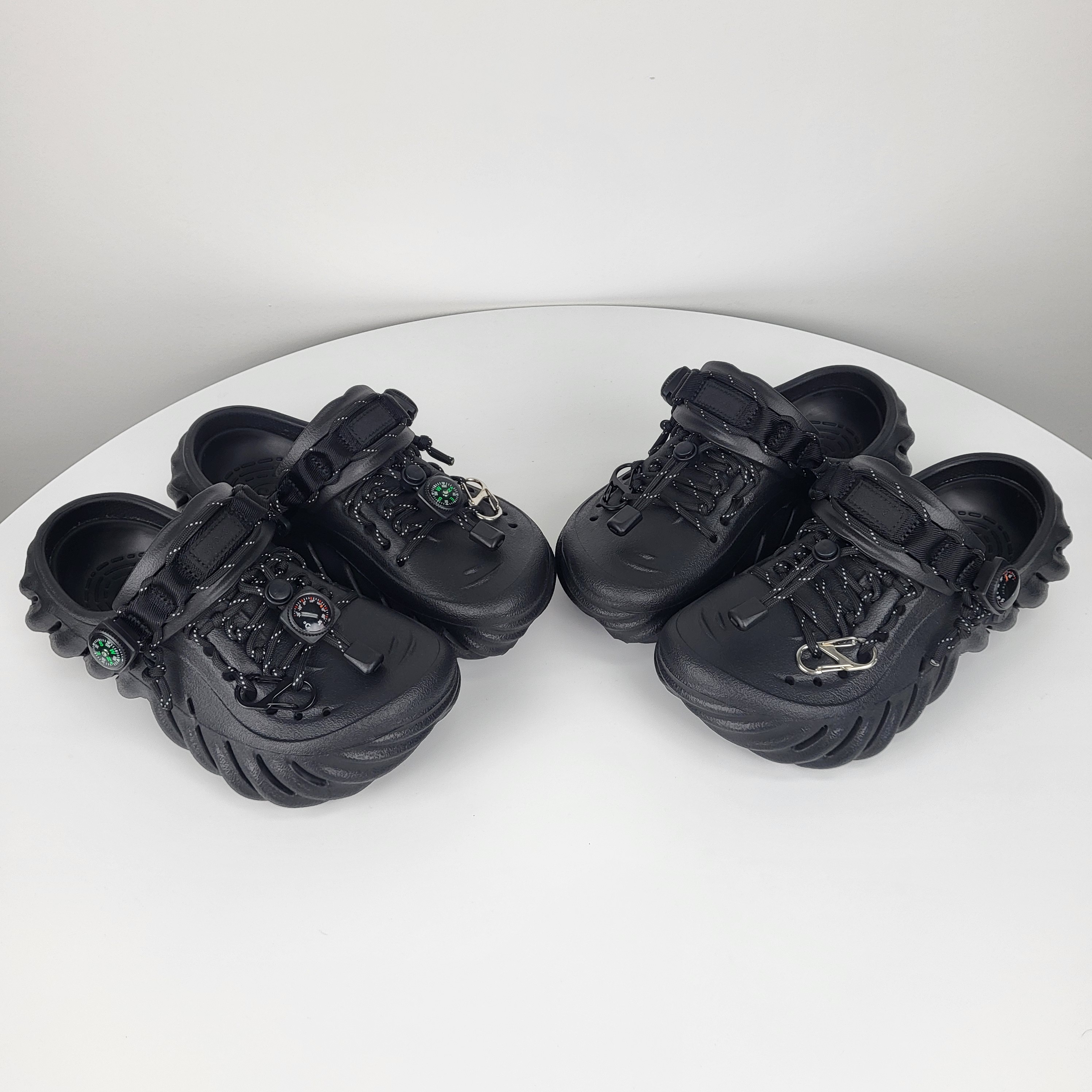 Crocs Echo Clog Black, Crocs Echo Clog Bone Black 착용 스타일 - 1