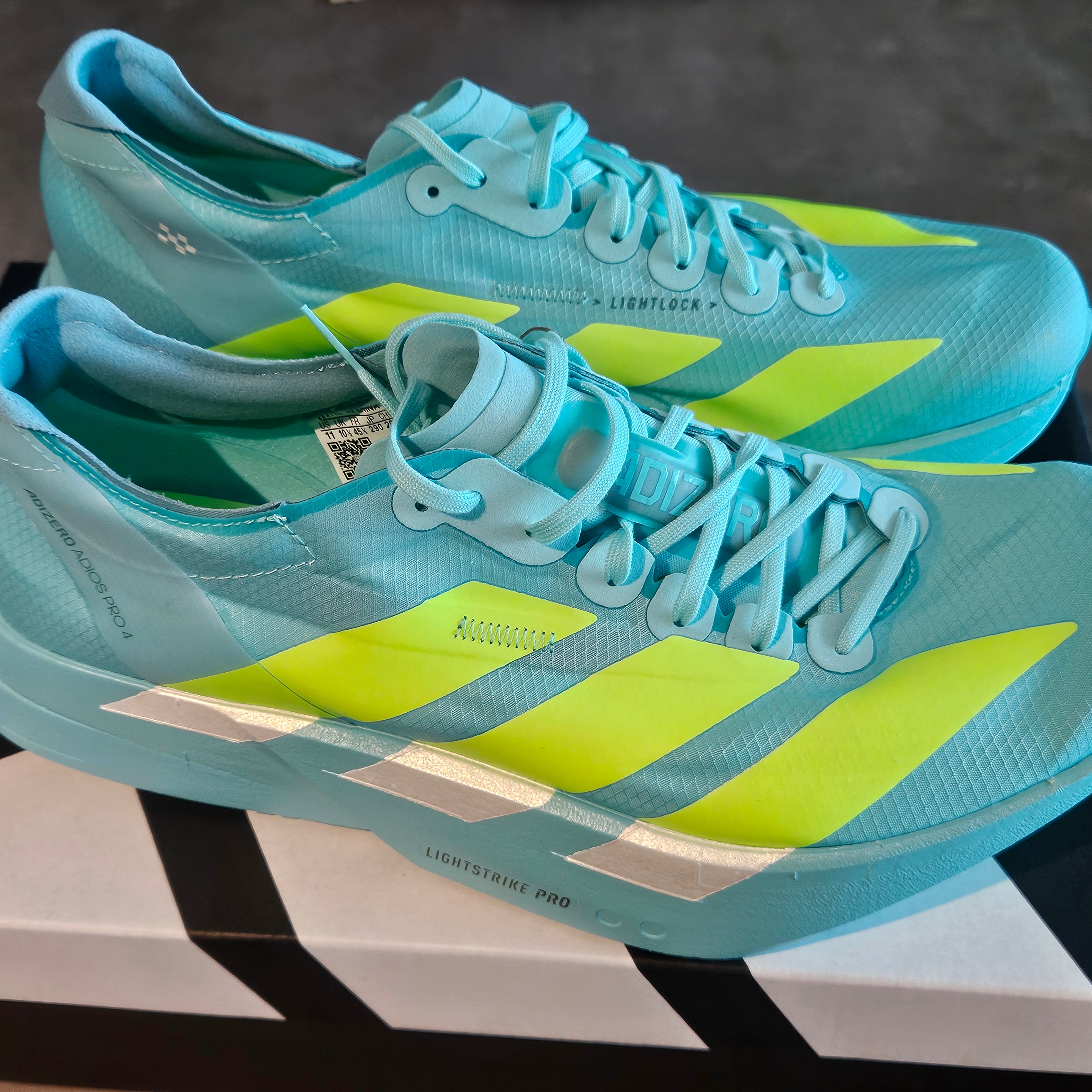 Adidas Adizero Adios Pro 4 Flash Aqua Lucid Lemon 착용 스타일