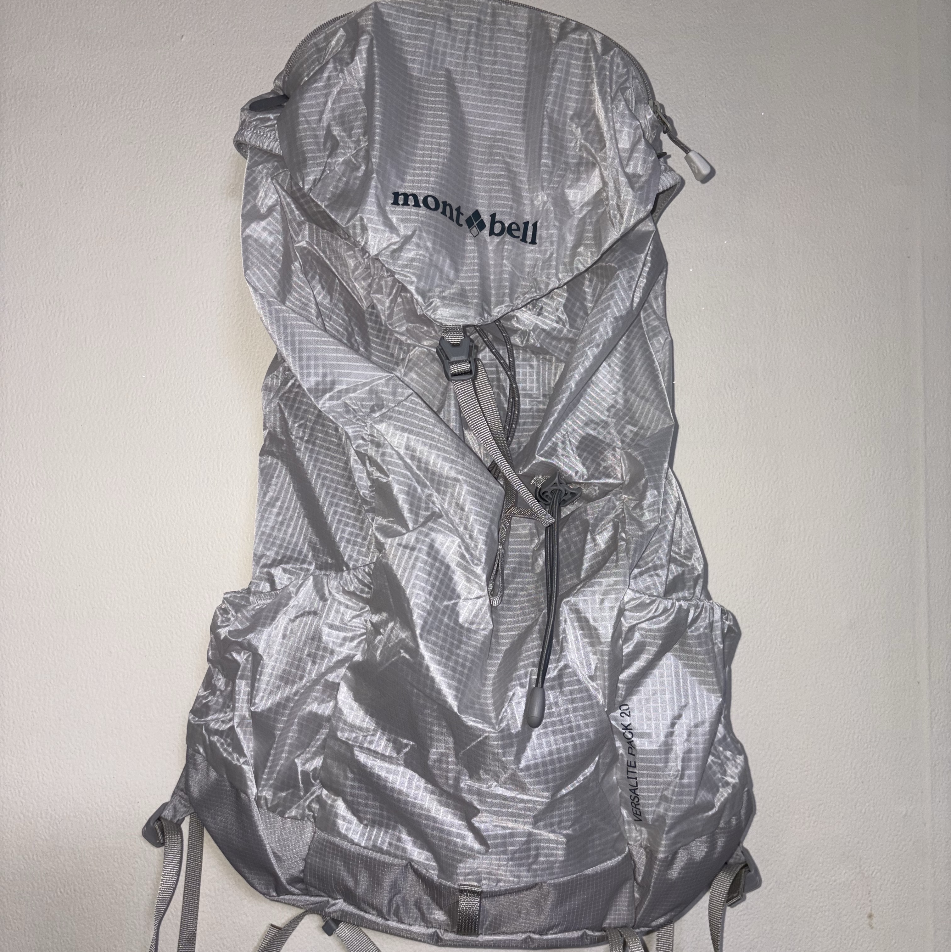 Montbell Versalite Pack 20 Backpack Ice White 착용 스타일