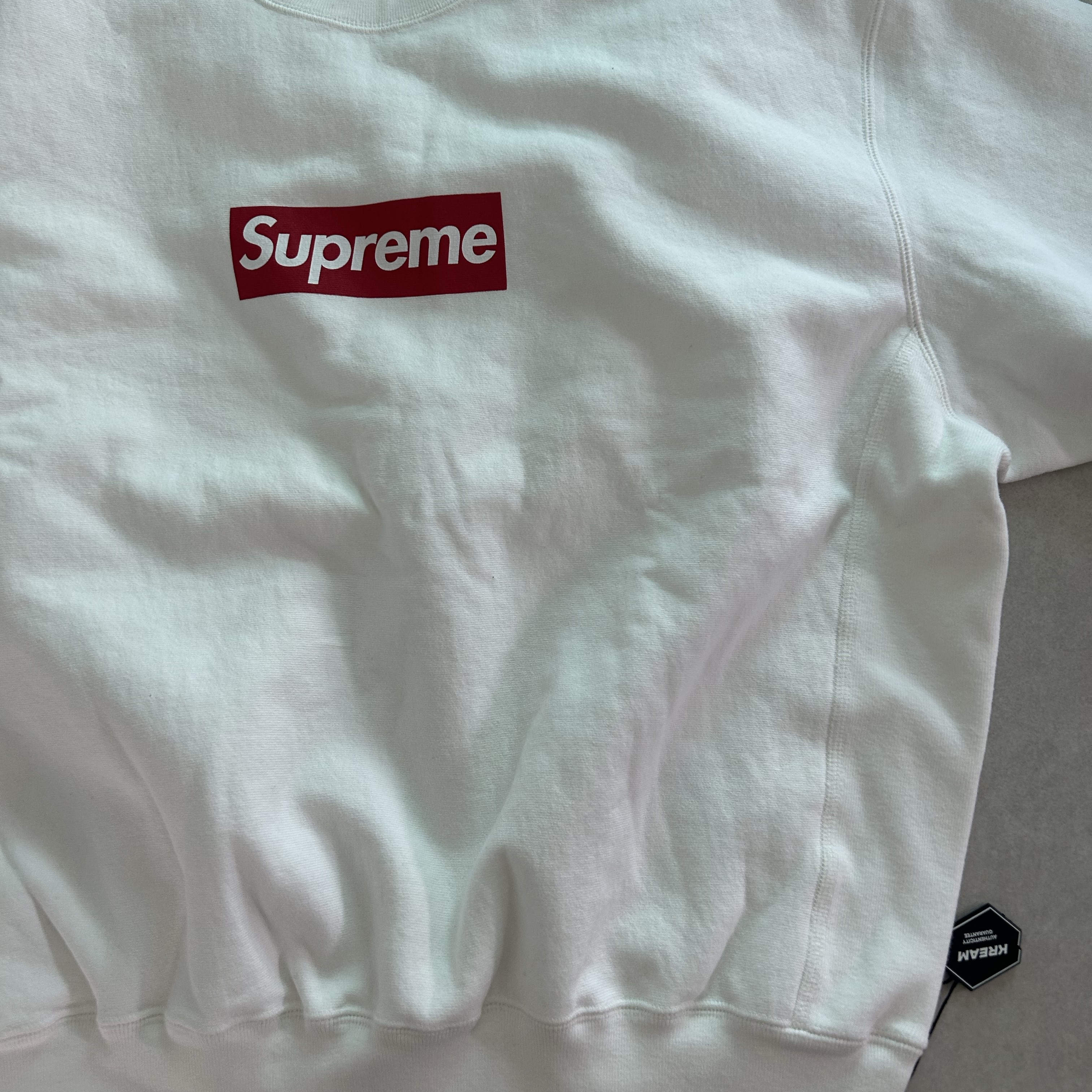 Supreme Washed Box Logo Crewneck White - 25SS 착용 스타일 - 1