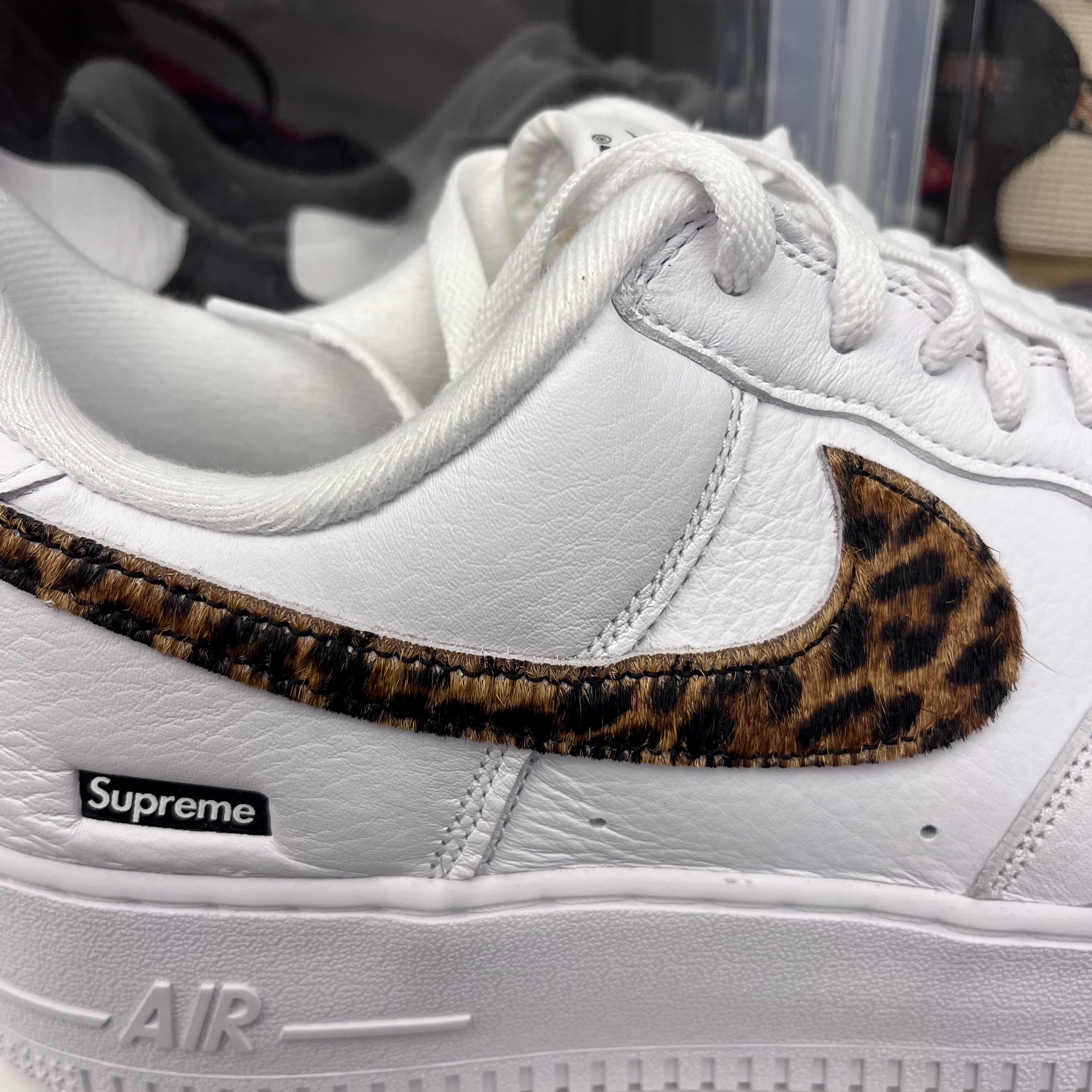 Nike x Supreme x GOODENOUGH Air Force 1 Low White - 25SS 착용 스타일 - 2