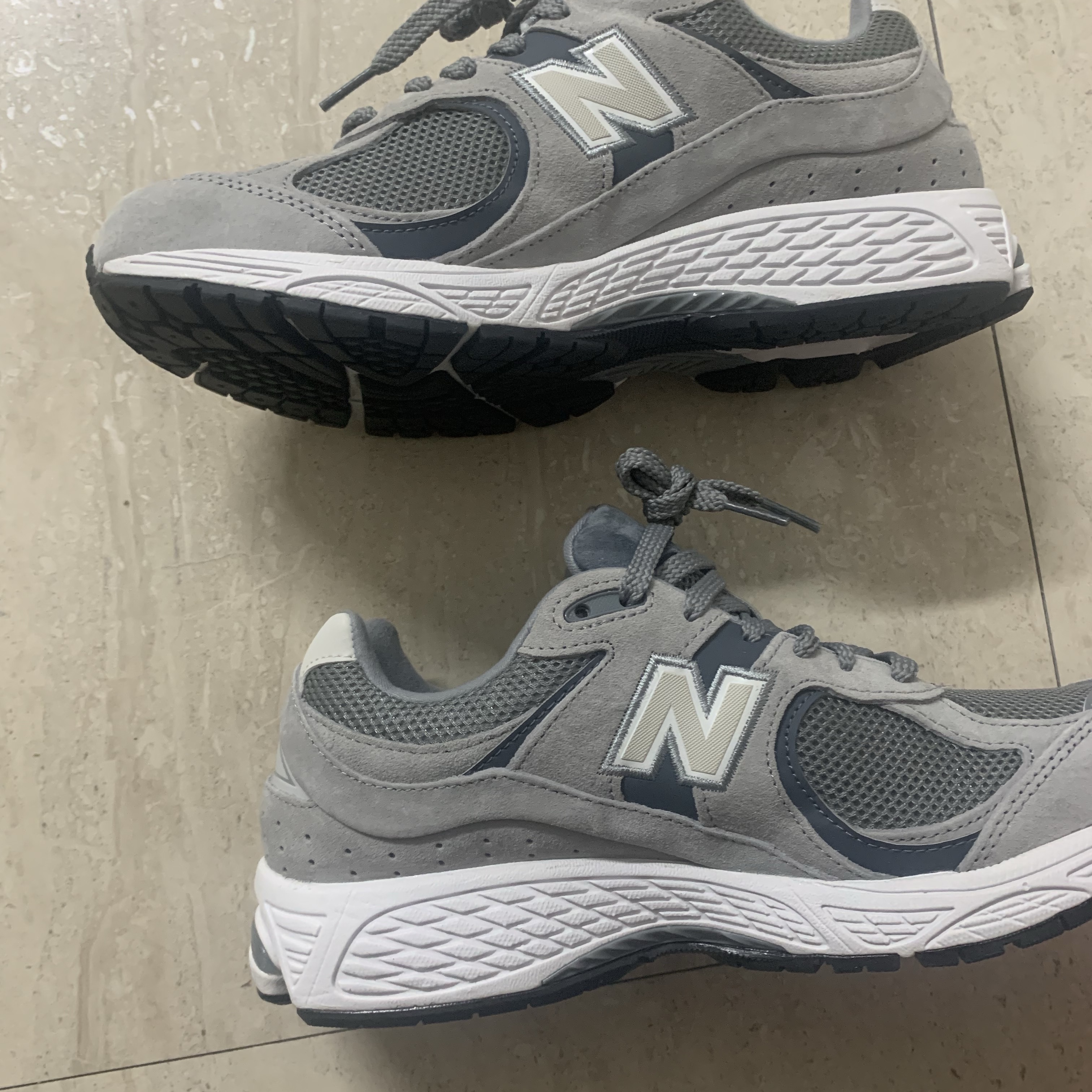 New Balance 2002R Steel Grey Orca 착용 스타일 - 3