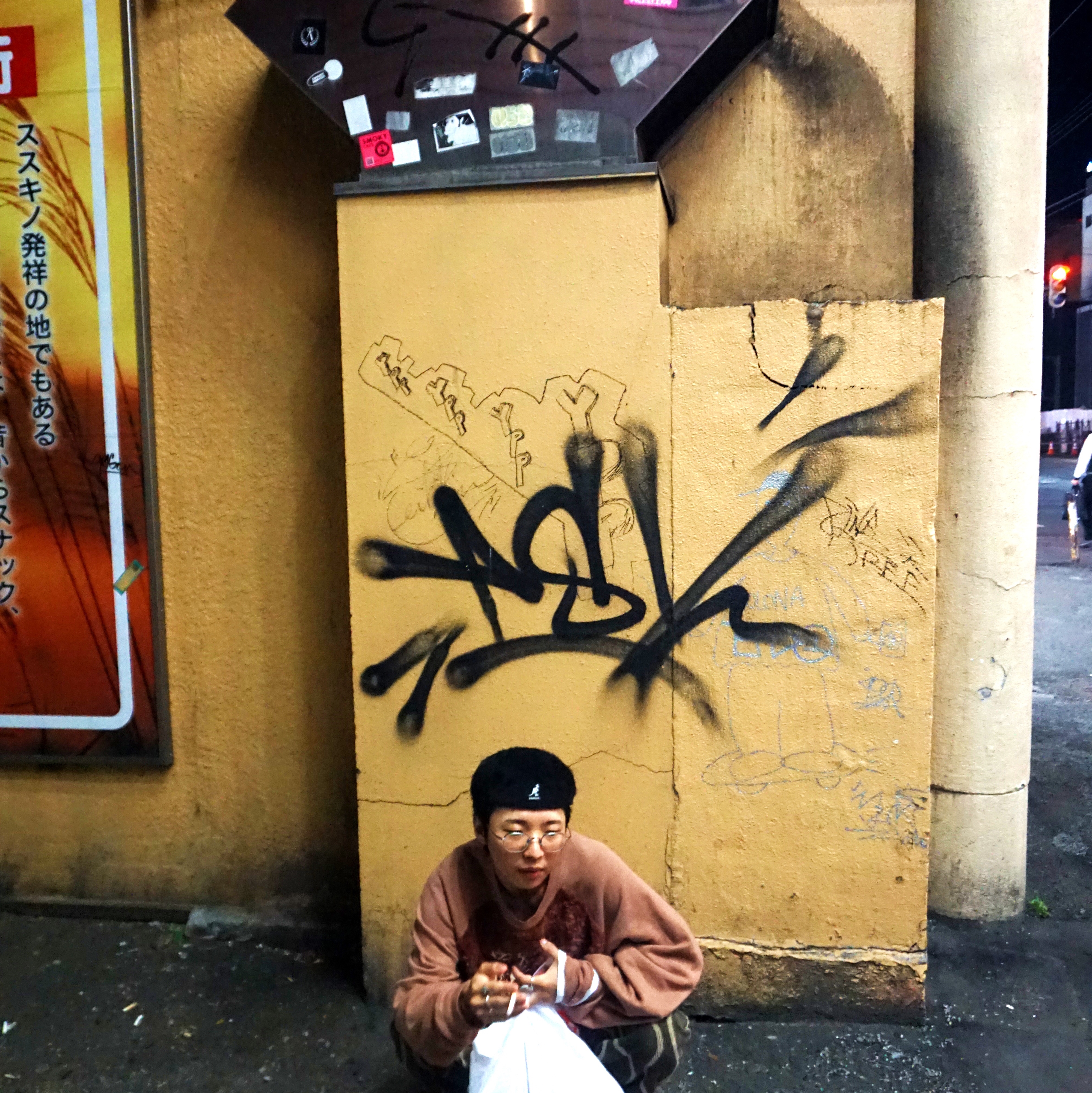 Maison Mihara Yasuhiro Blakey OG Sole OH Canvas Low-top Sneakers Black, Kangol Bamboo Hawker Black 착용 스타일 - 2