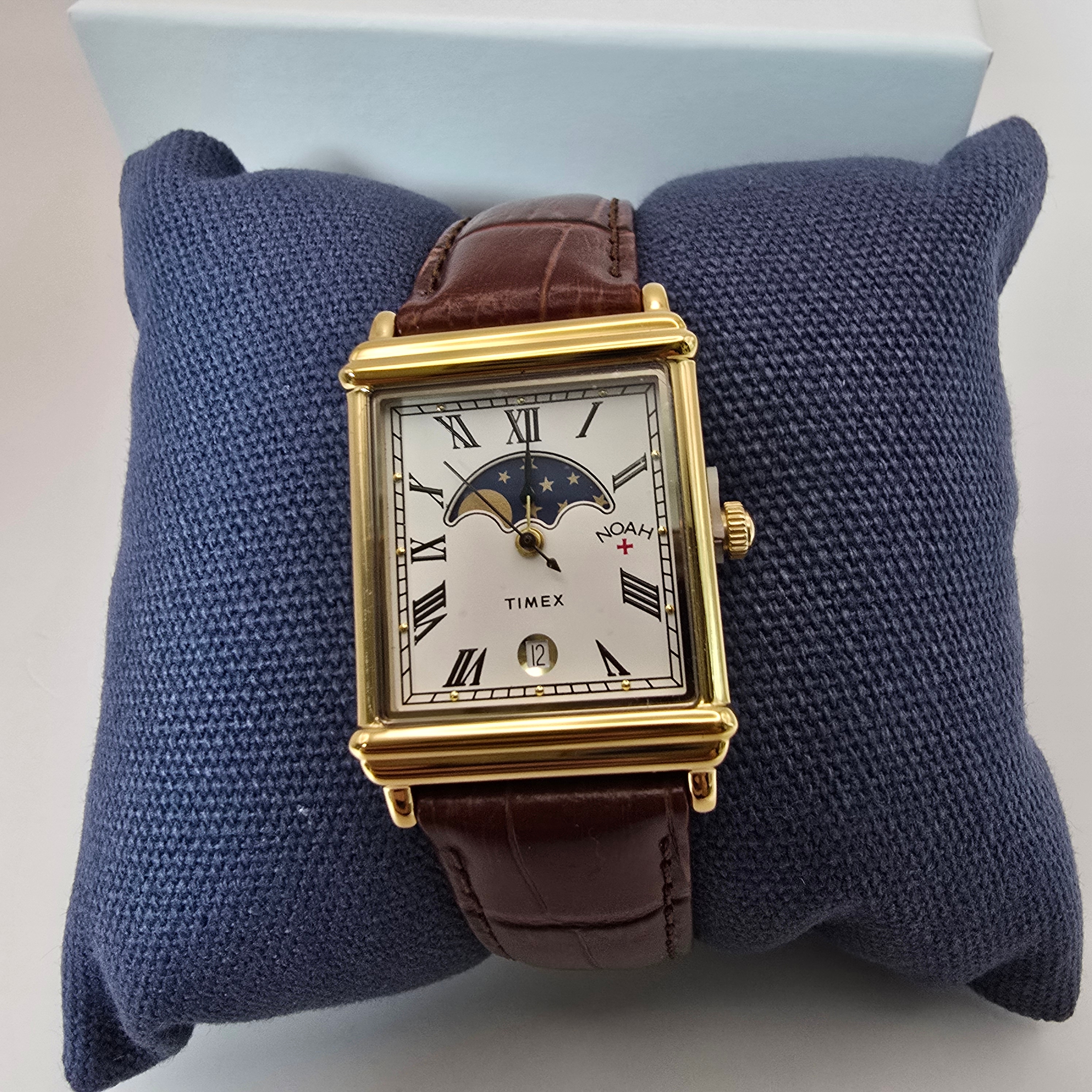 Timex x Noah Moon Phase Watch Brown Gold 착용 스타일