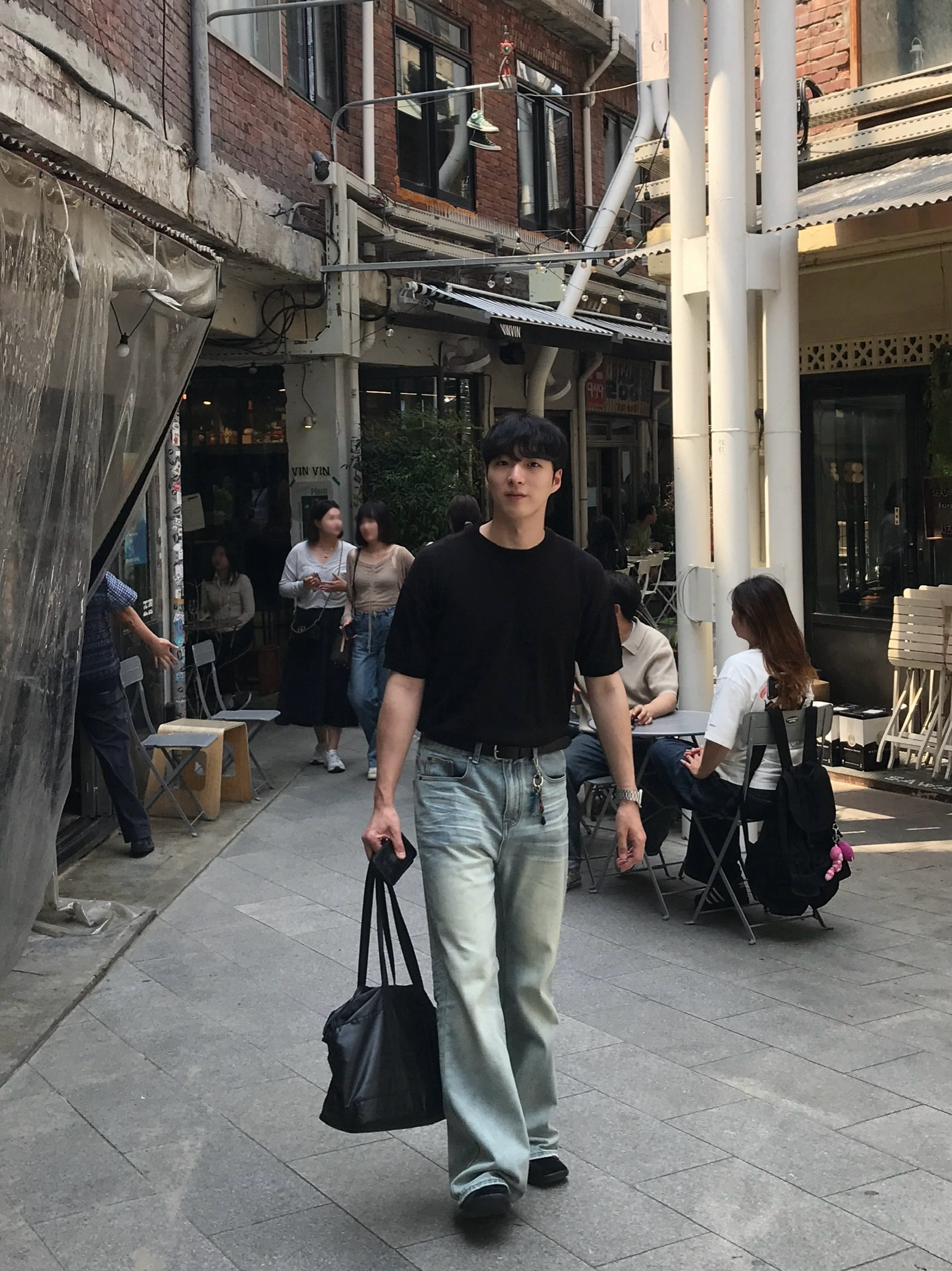 Millo Archive Lump Two Way Bag Black 착용 스타일 - 2
