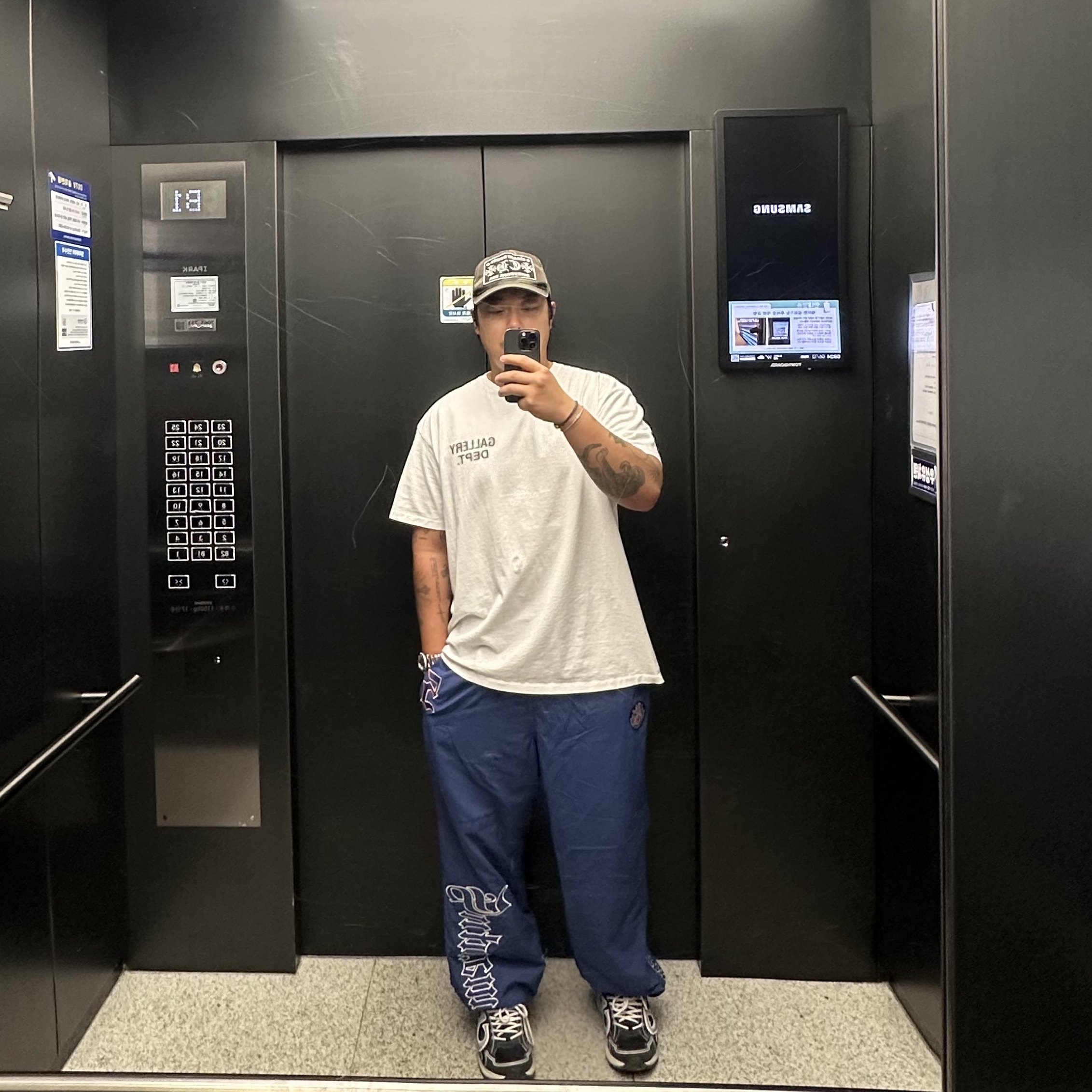 Dior B30 Sneakers Mesh Technical Fabric Black, Supreme Old English Track Pants Light Navy - 25SS 착용 스타일