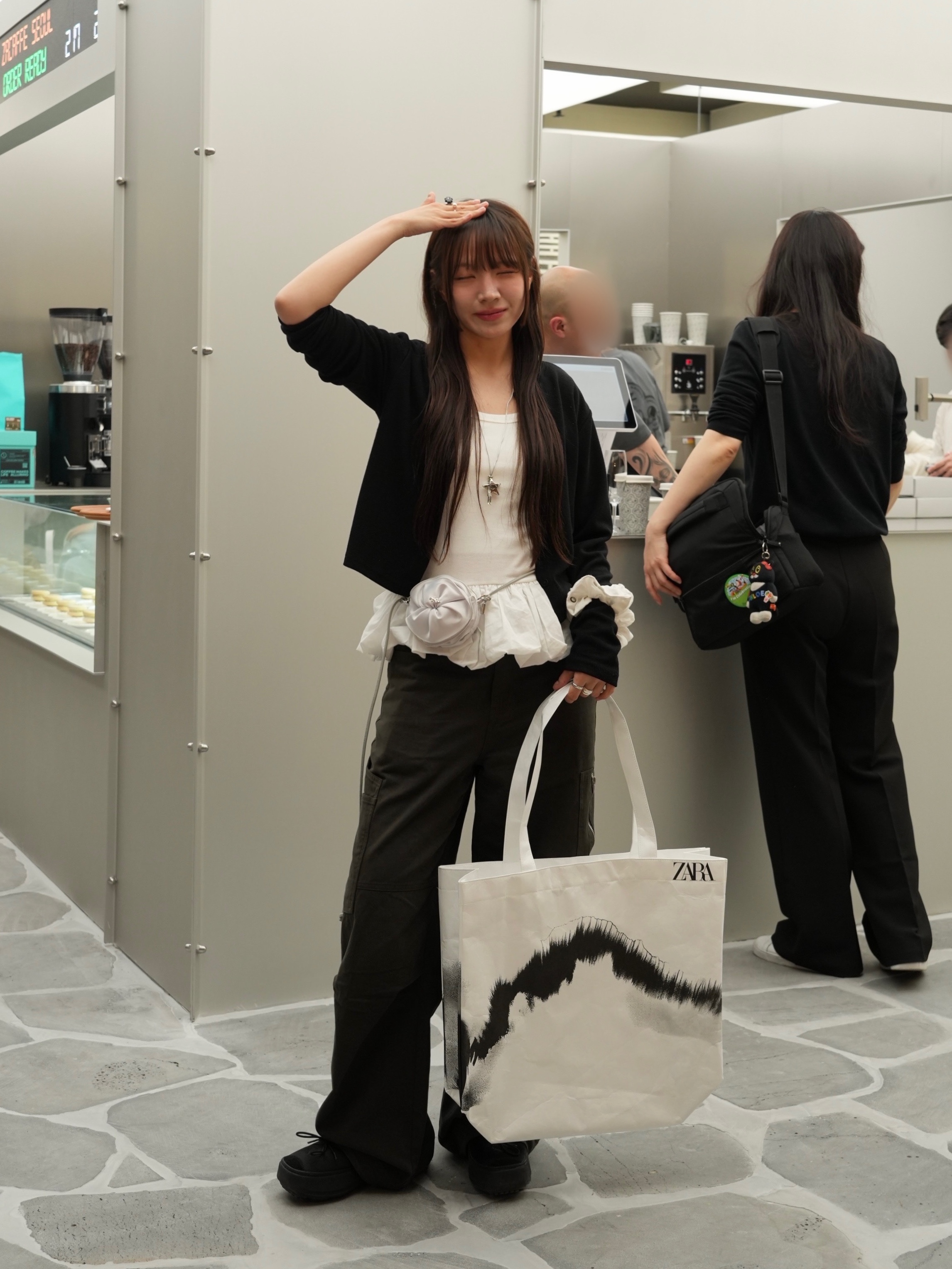 Nff Void Scrunchie White 착용 스타일 - 1