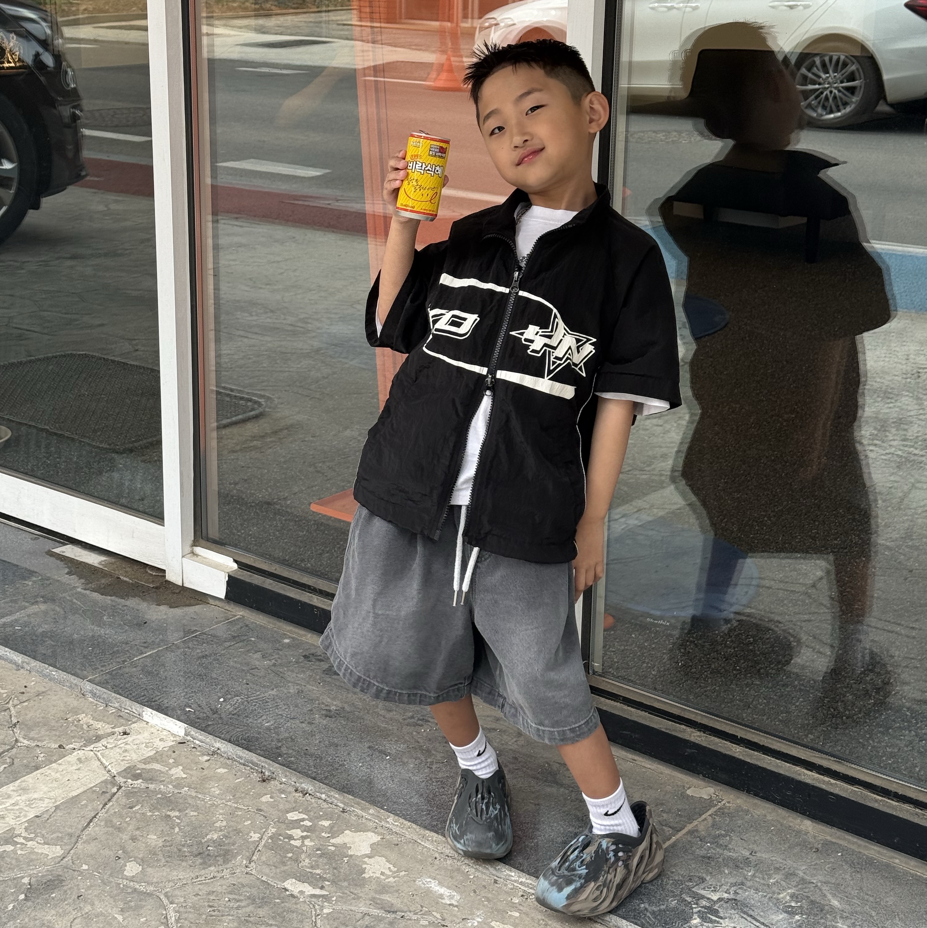 (Kids) Adidas Yeezy Foam RNNR MX Cinder 착용 스타일 - 3