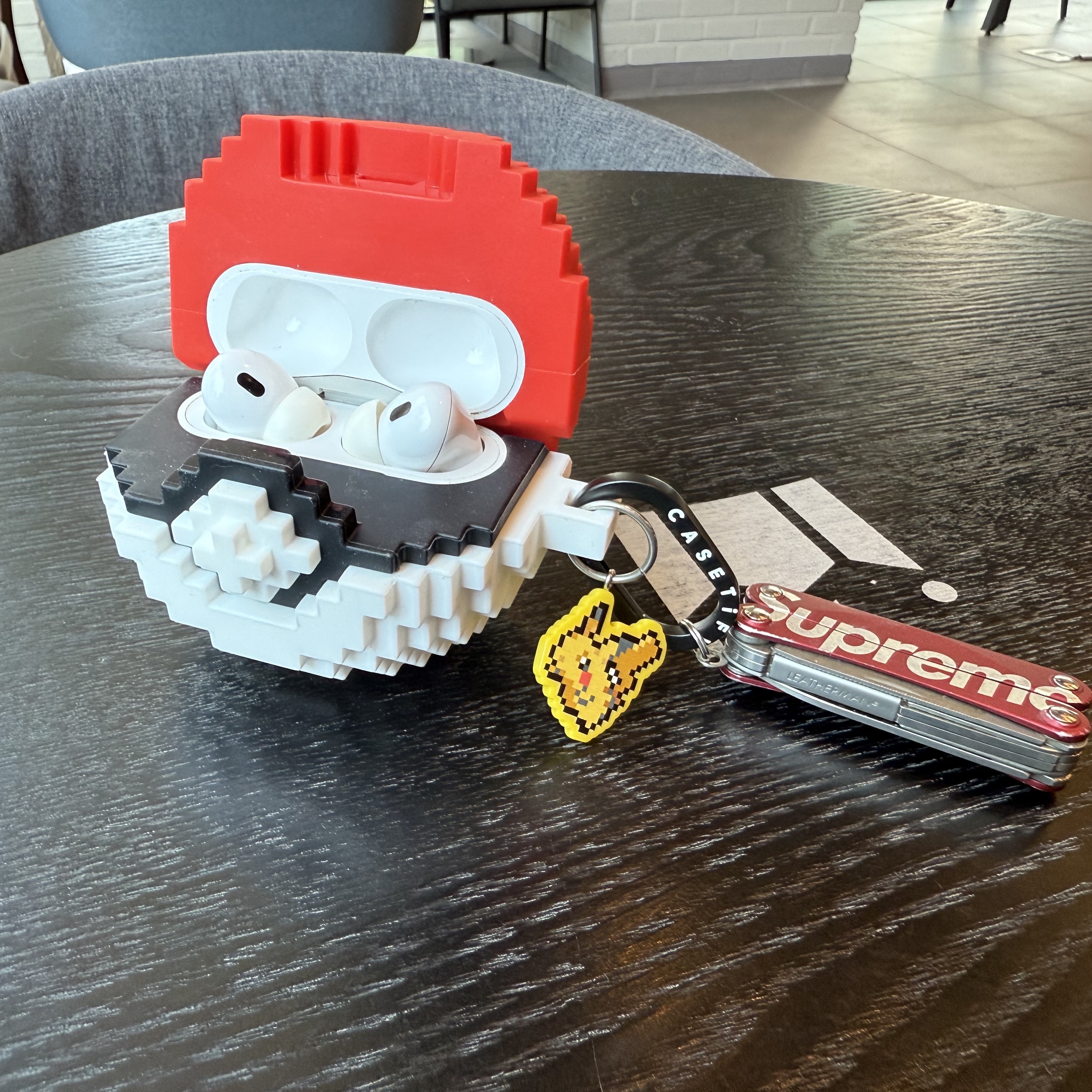 Casetify x Pokemon Pixel Poke Ball 3D AirPods Pro Case, Supreme x Leatherman Squirt PS4 Multitool Red - 21SS 착용 스타일 - 2