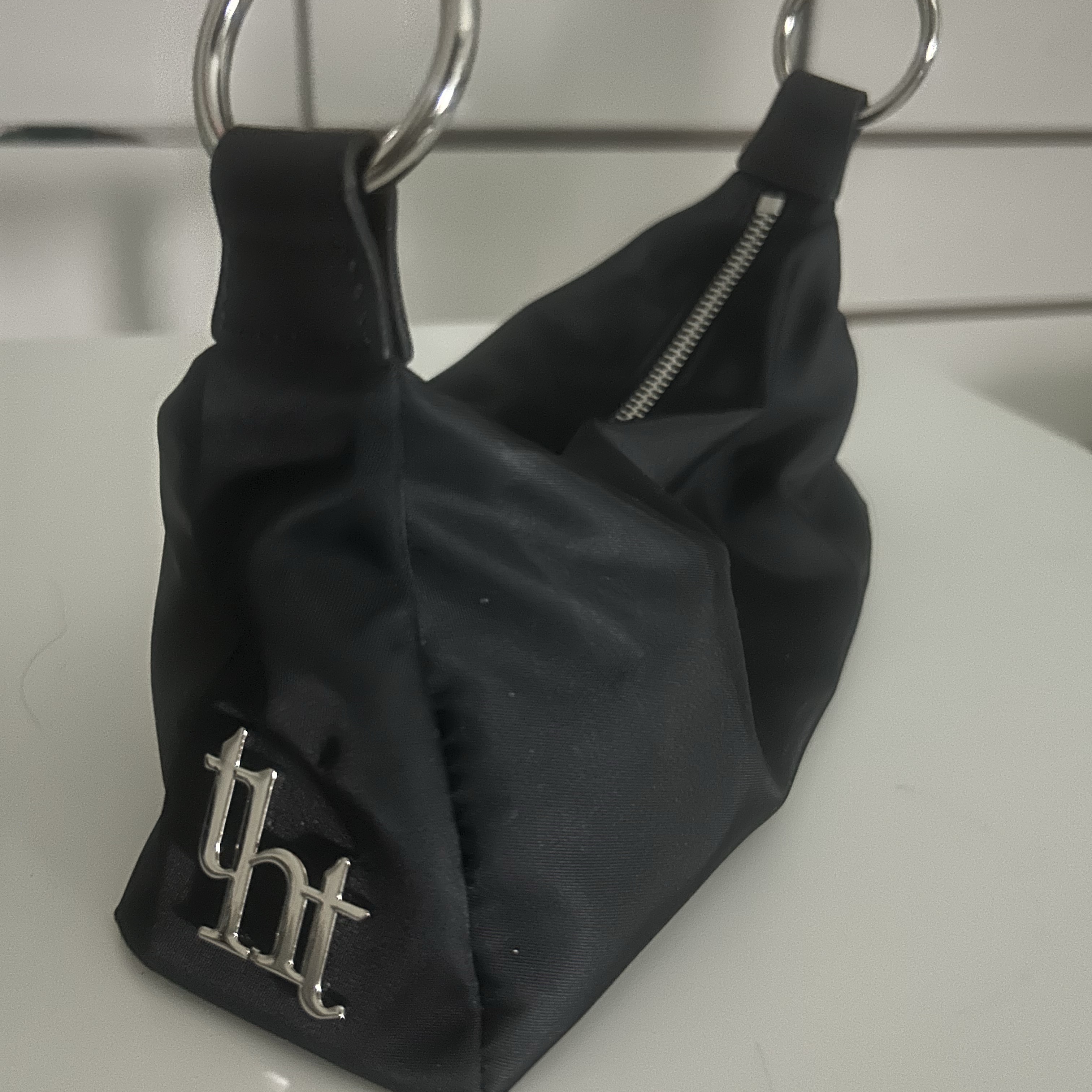 Threetimes Ring Bag Black 착용 스타일
