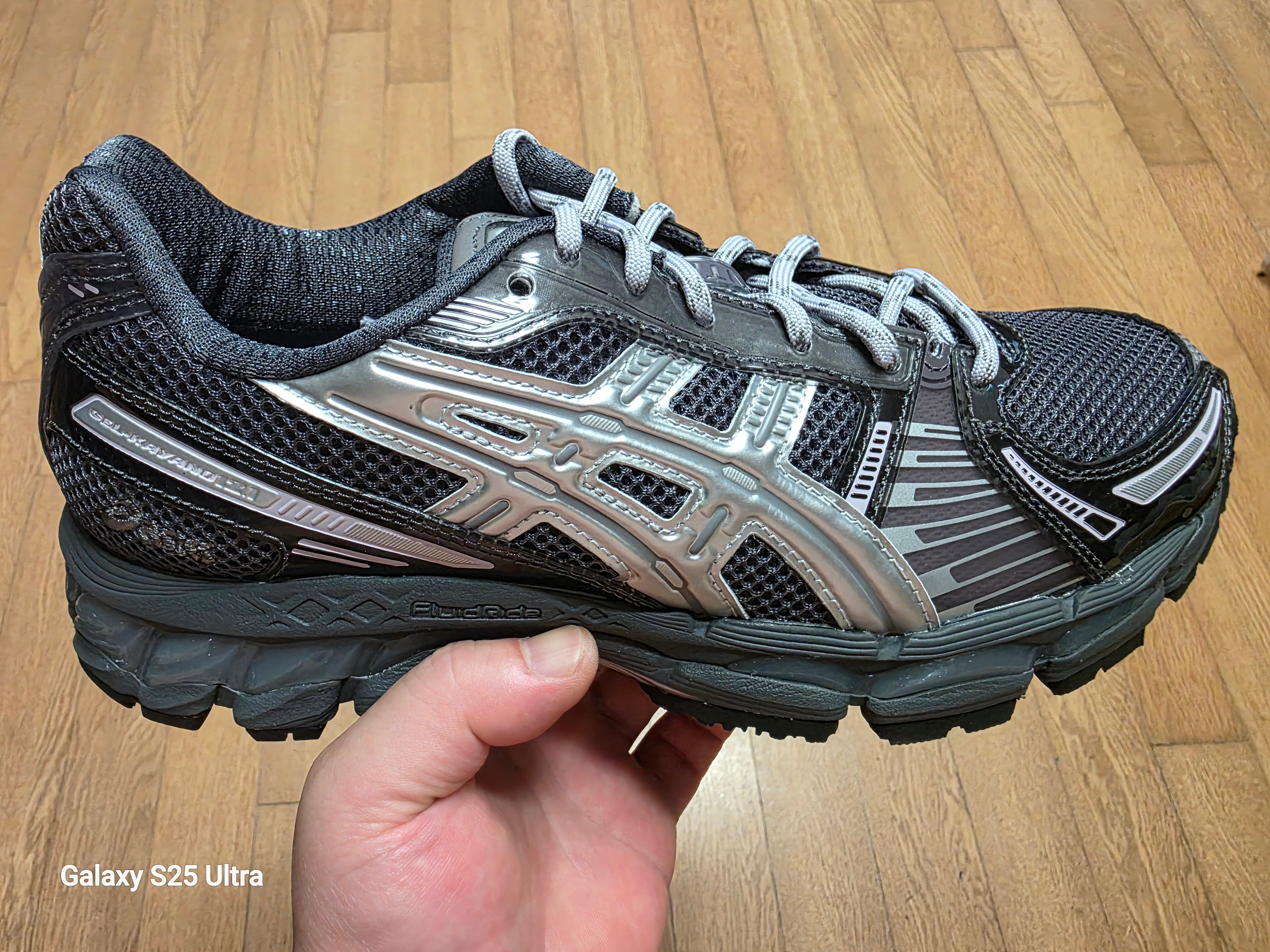 Asics x Kith Gel-Kayano 12.1 Tornado Pure Silver 착용 스타일 - 2