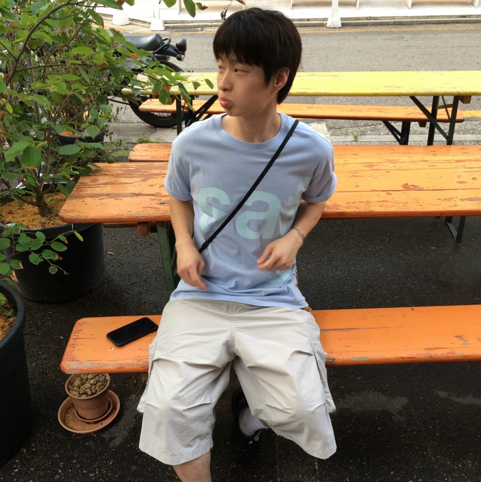 [KREAM 단독] Safarispot Basic Safari T-Shirt Sky 착용 스타일 - 4