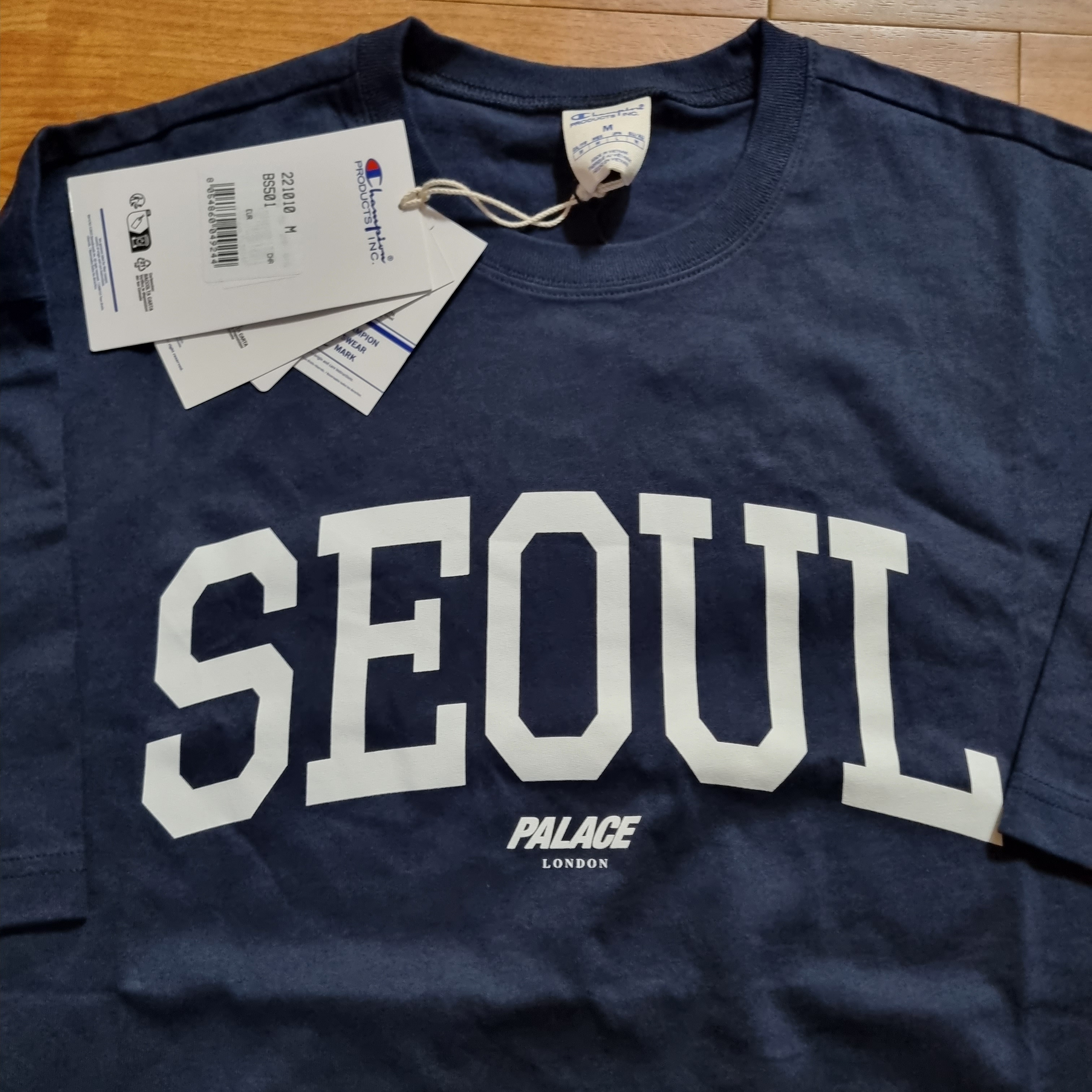 팔라스 x 챔피온 샵 티셔츠 서울 네이비 - 25SS | Palace | KREAM 팔라스 x 챔피온 샵 티셔츠 서울 네이비 - 25SS | Palace | KREAM