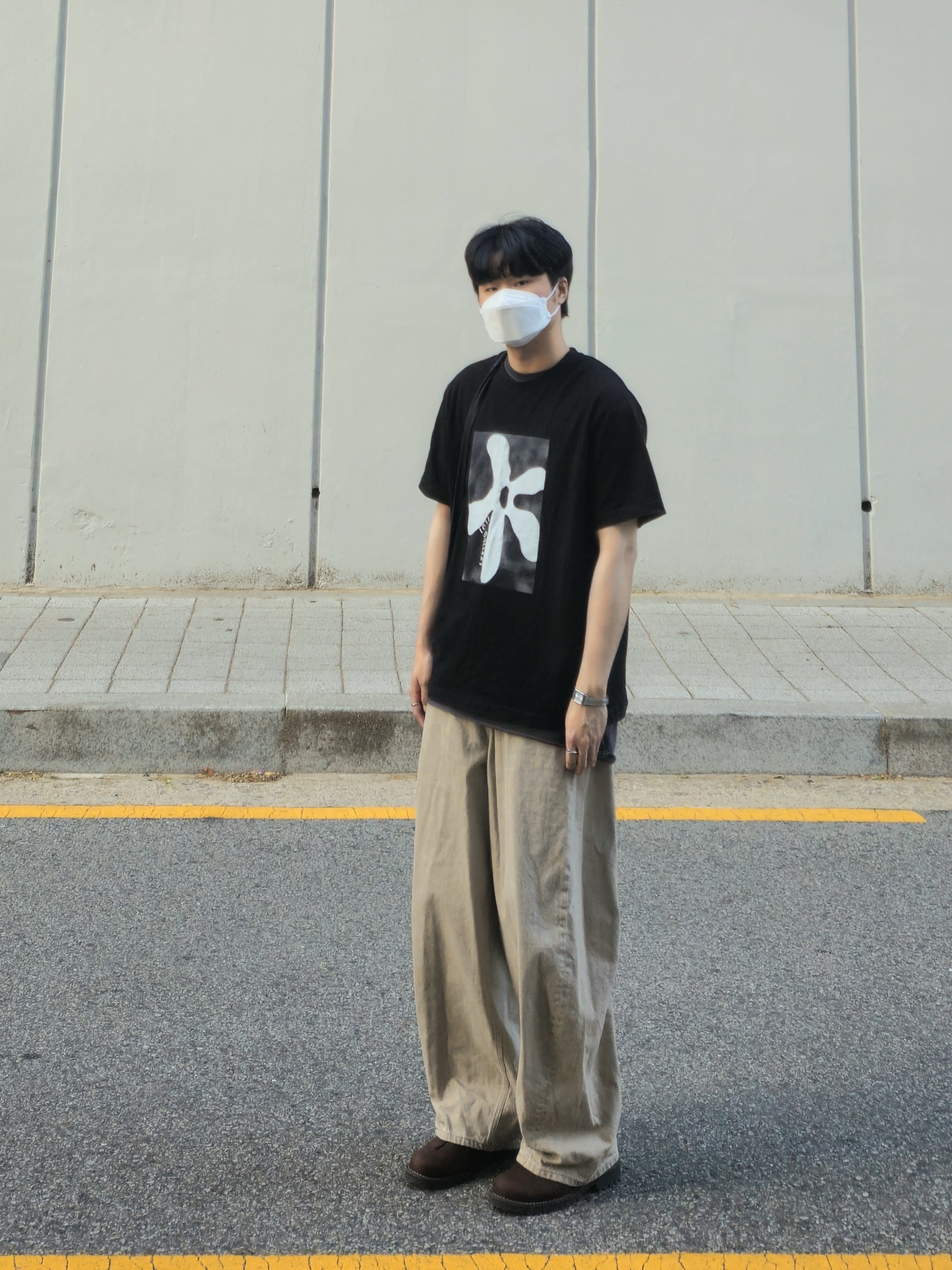 noun Wide Curved Denim Pants Sand Beige 착용 스타일 - 2
