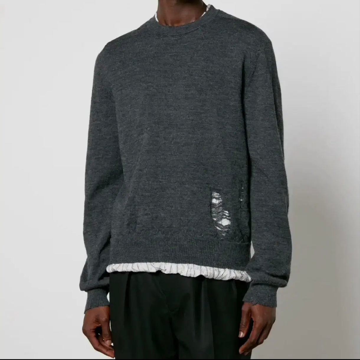 Maison Margiela Knitted Pullover Grey 착용 스타일