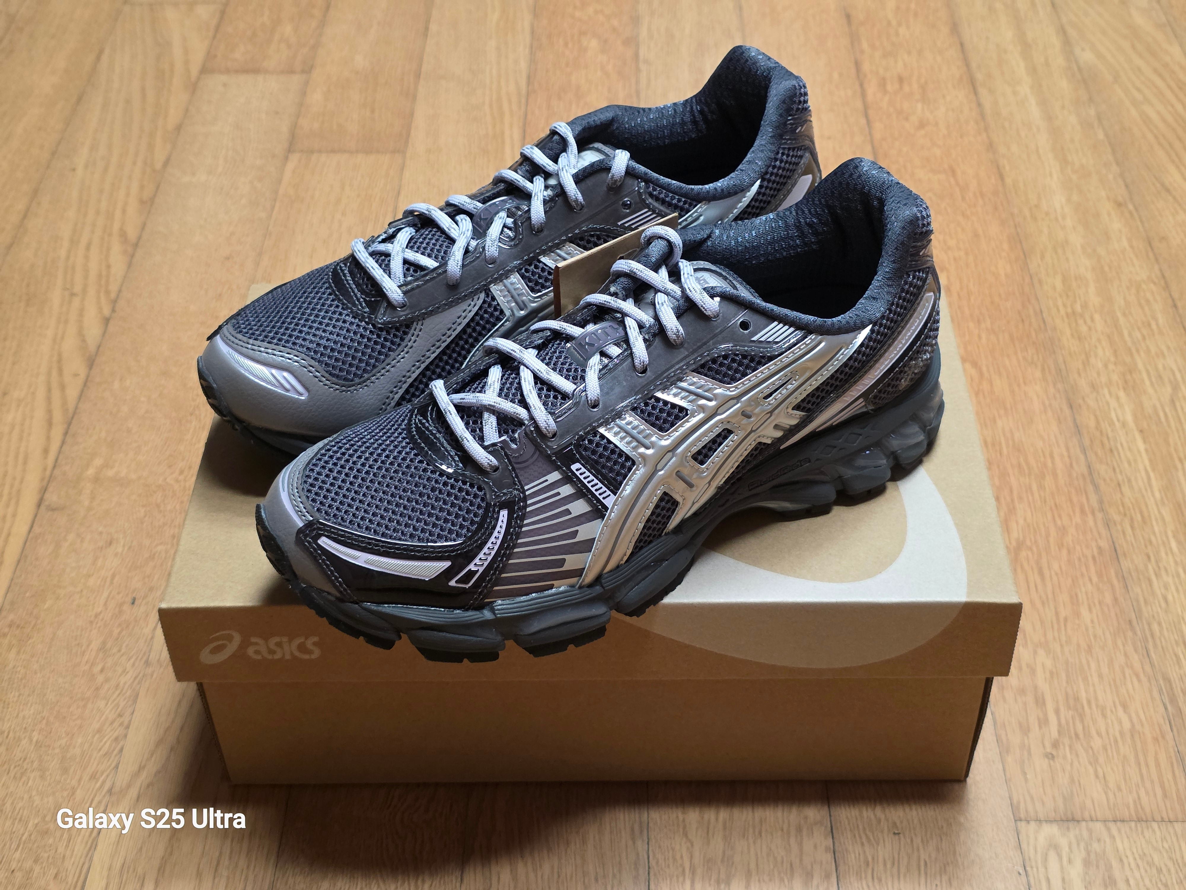 Asics x Kith Gel-Kayano 12.1 Tornado Pure Silver 착용 스타일 - 3