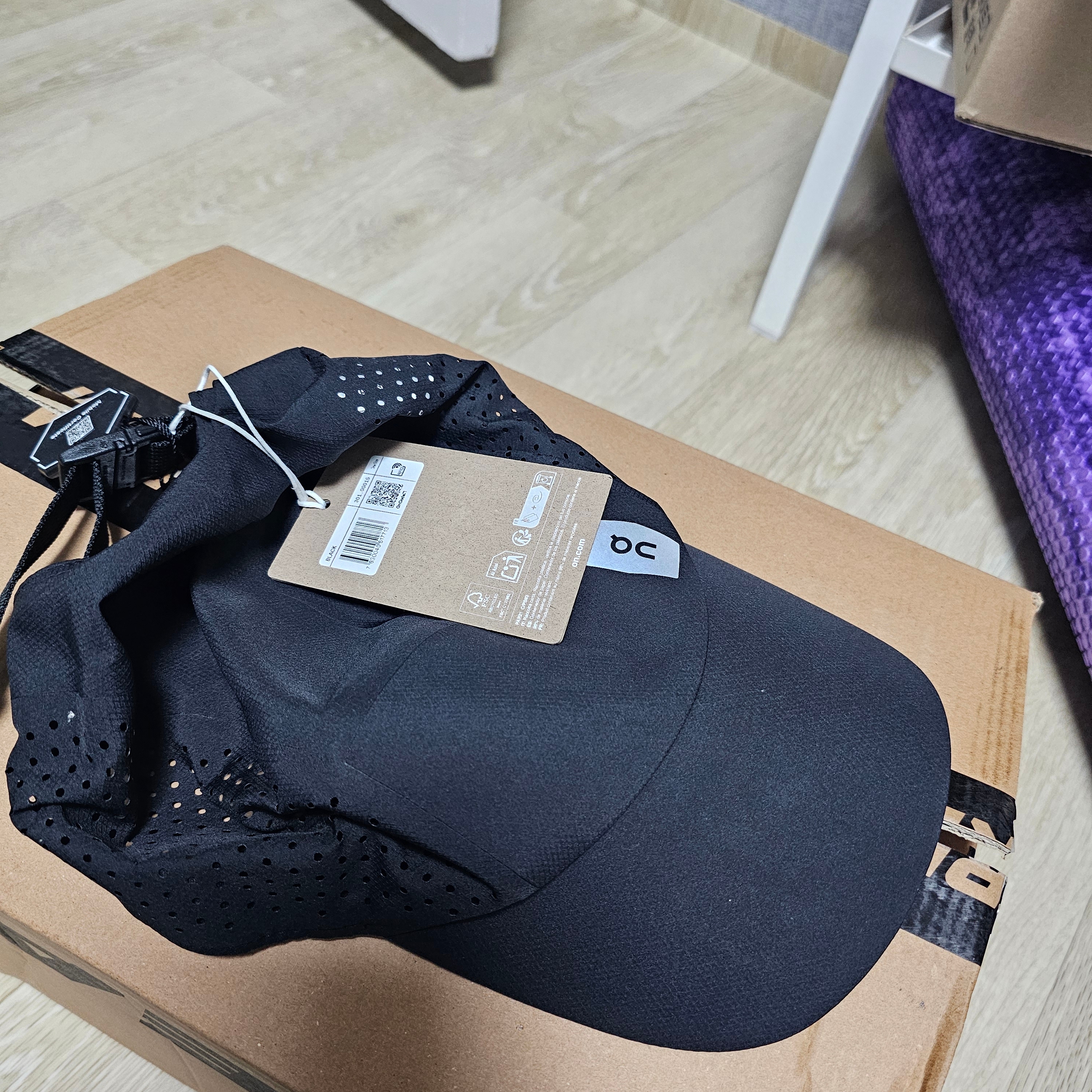 On Running Lightweight Cap Black 착용 스타일