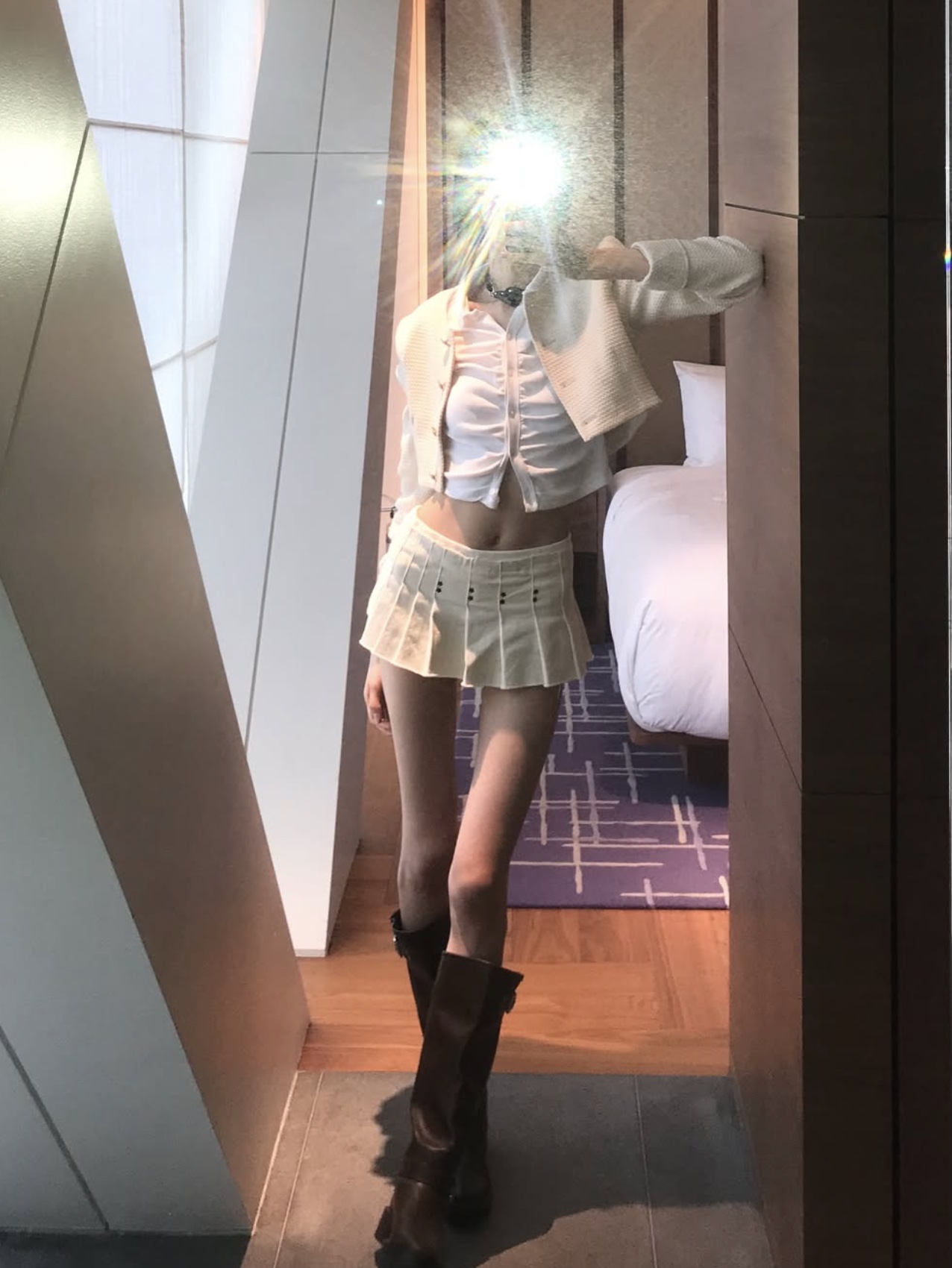 Bonnae Star Rivet Pleated Skort Ivory, Bonnae Star Rivet Pleated Skort Black 착용 스타일