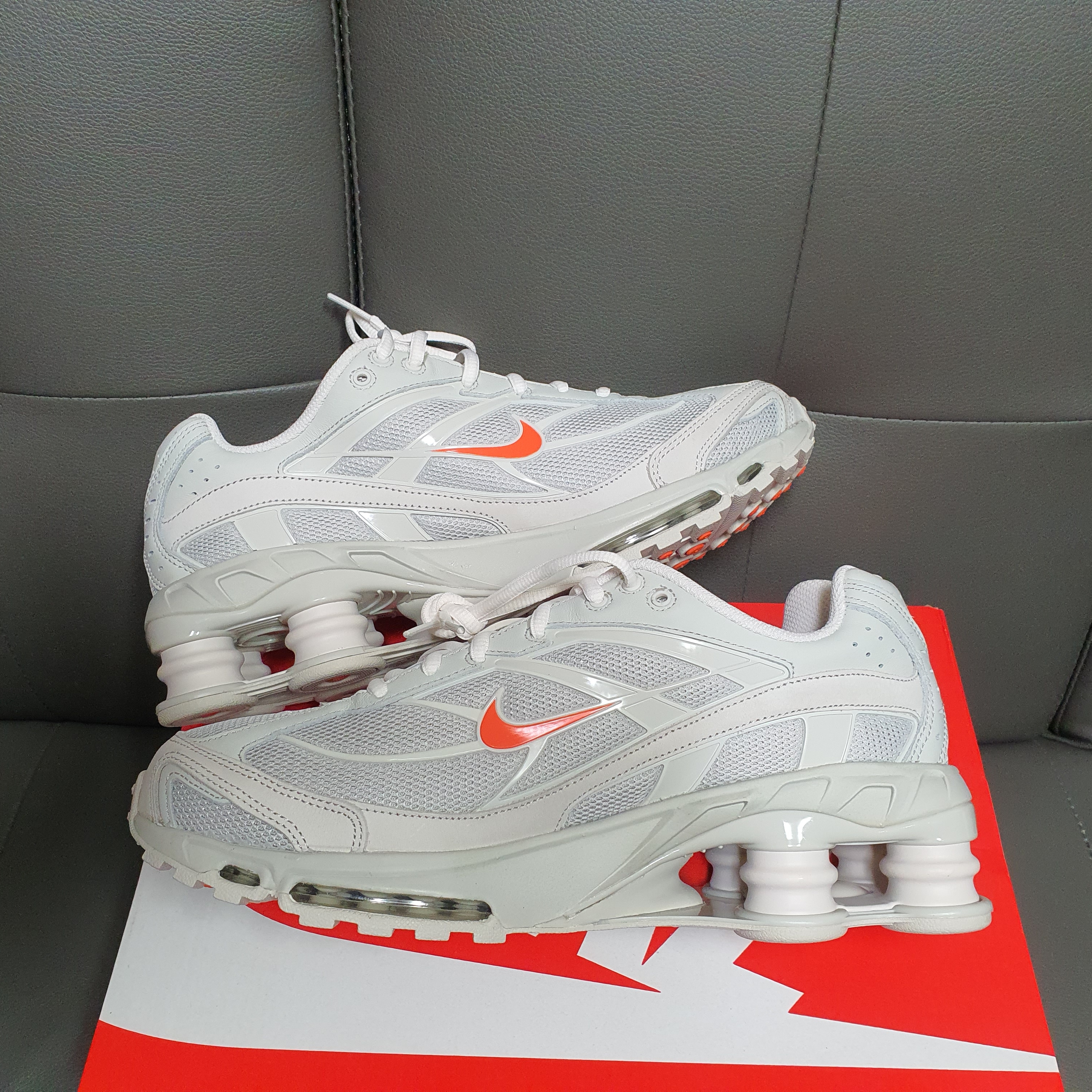 Nike Shox Ride 2 Light Bone and Turf Orange 착용 스타일