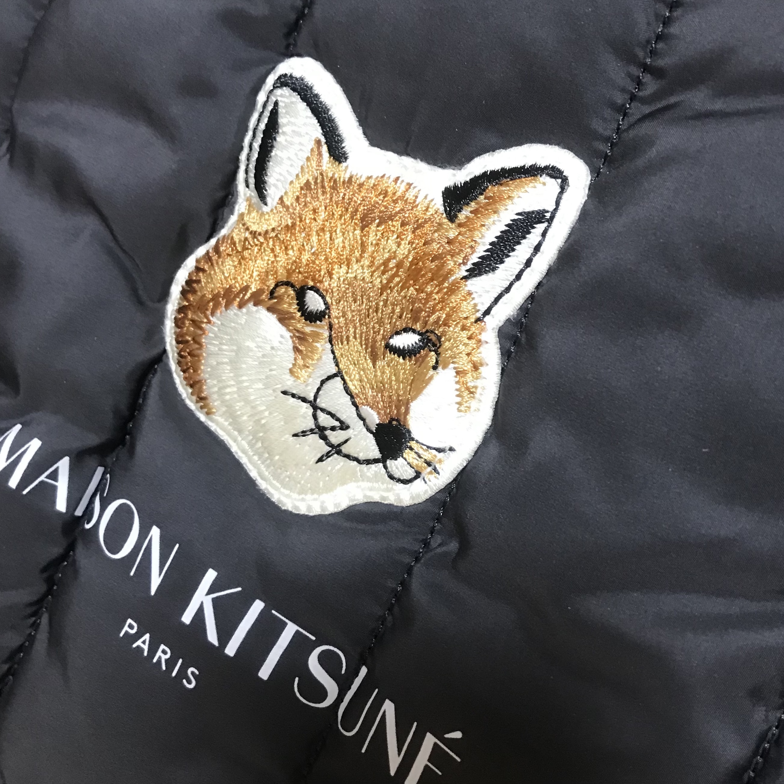 Maison Kitsune x Laneige Padded Bag Navy 착용 스타일
