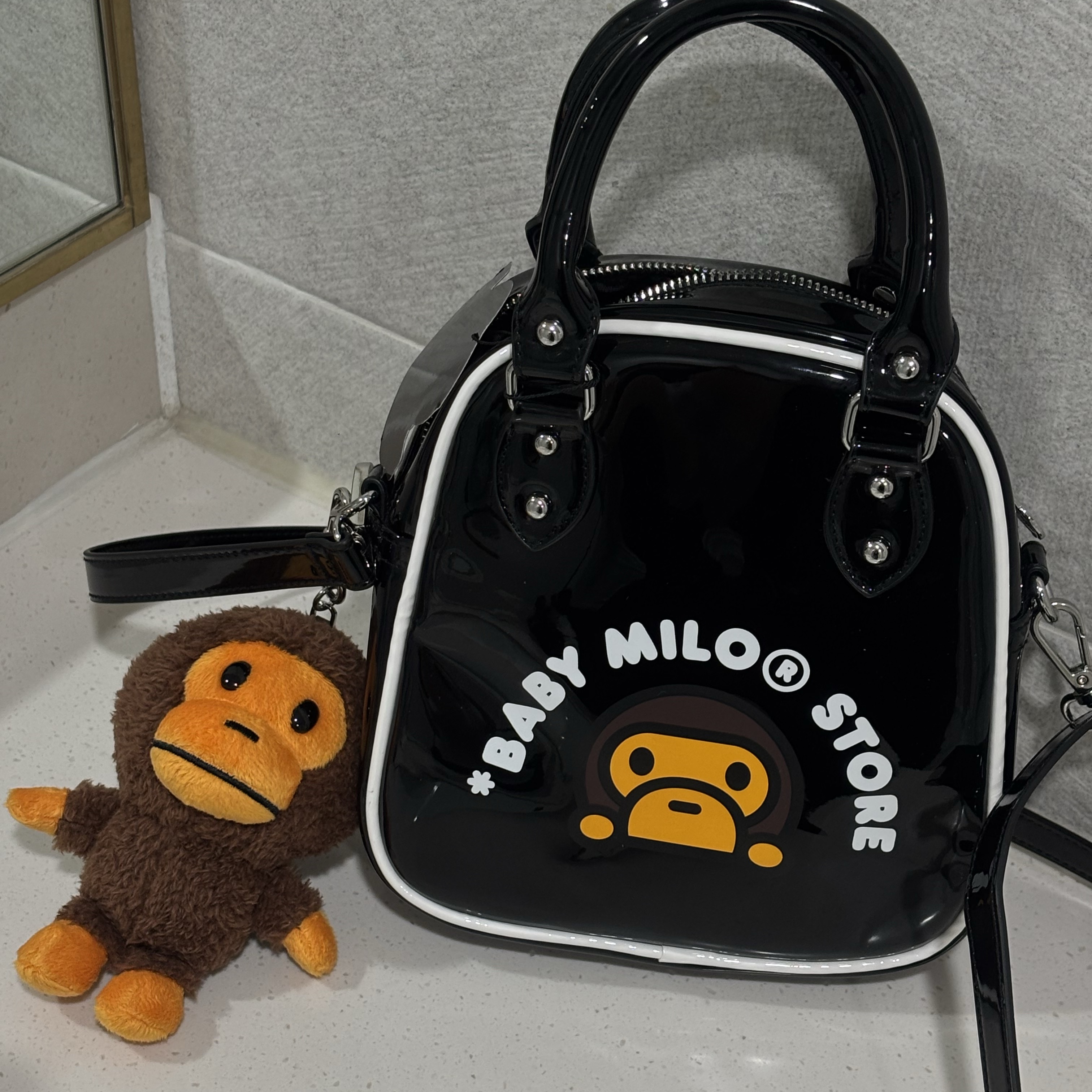 BAPE Baby Milo Bowlingtas Black, BAPE Baby Milo Plush Doll Key Chain 12cm Brown 착용 스타일 - 1