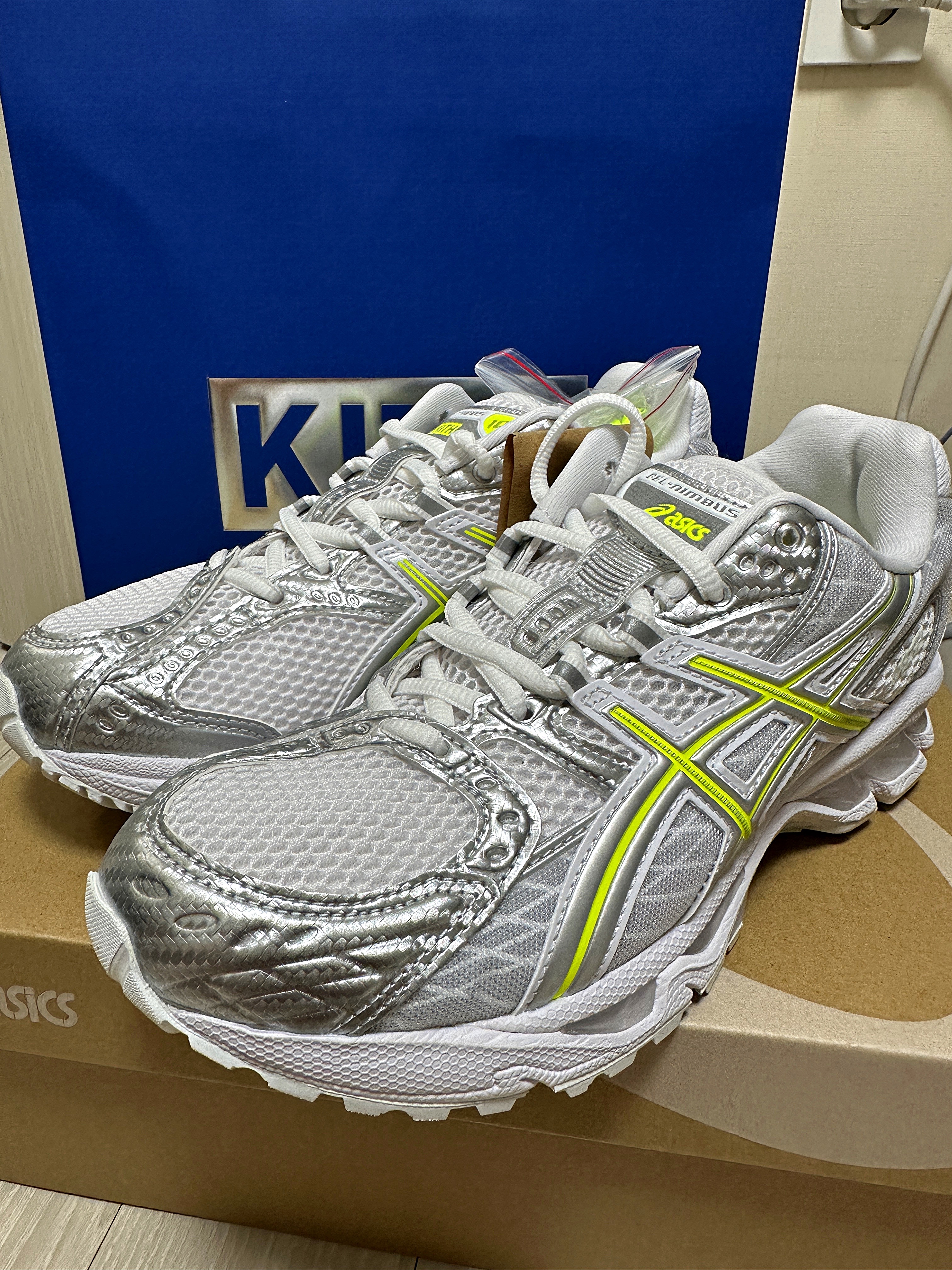 Asics x Kith Gel-Nimbus 10.1 White Pure Silver 착용 스타일